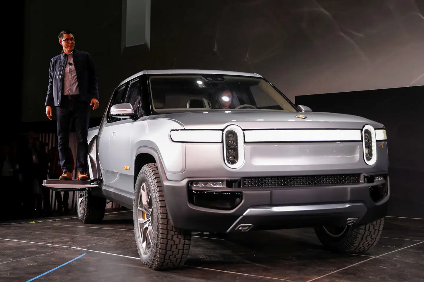 R.J. Scaringe, som er Rivian's 35-årige stifter og adm. direkør, har intentioner om at lancere modellerne R1T og R1S på markedet i USA i slutningen af 2020