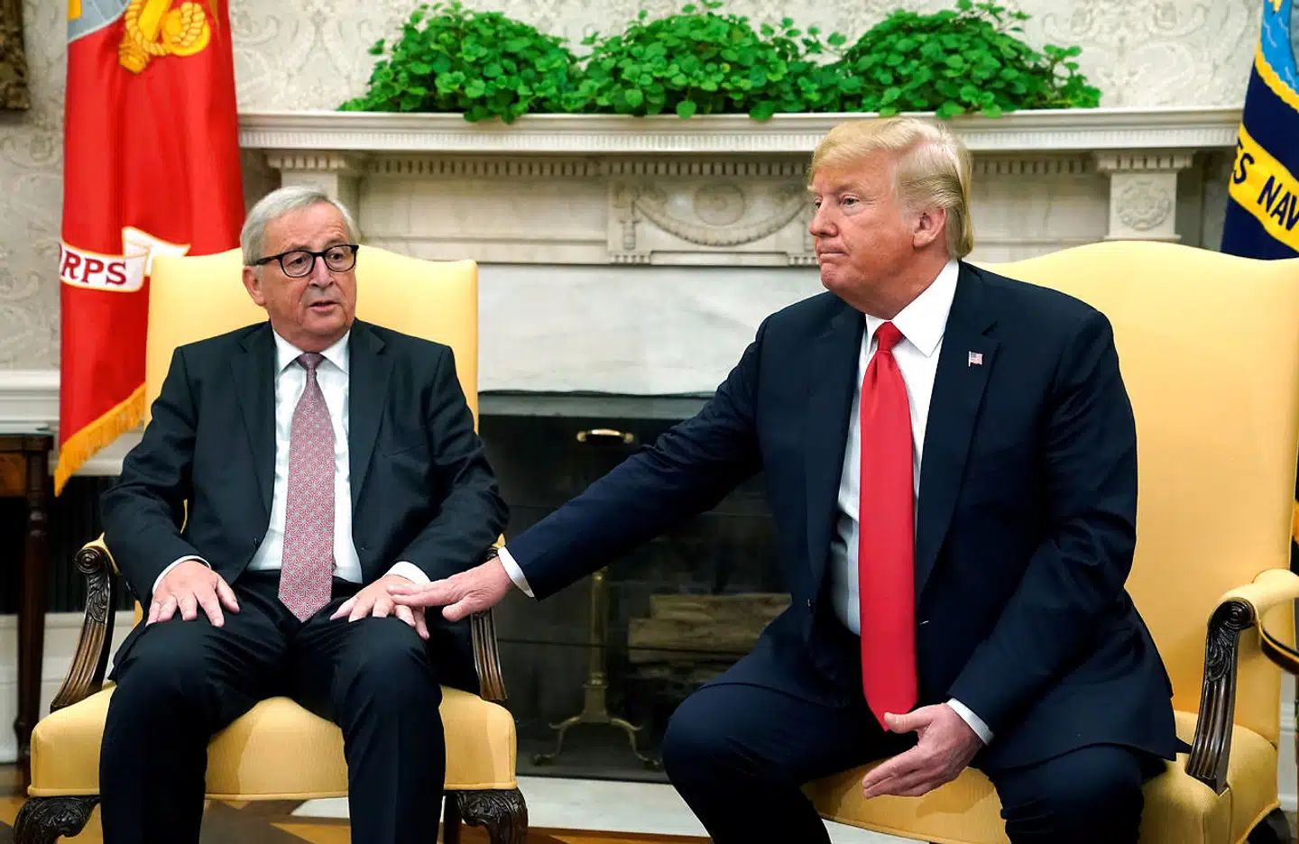 Ingen straftold på europæiske biler. Det var konklusionen på mødet i juli 2018, da kommissionsformand Jean-Claude Juncker var i Det Hvide Hus. Men nu er temaet igen aktuelt. Søndag får Trump en rapport, der skal afgøre, om den europæiske bilindustri udgør en trussel mod USAs sikkerhed.