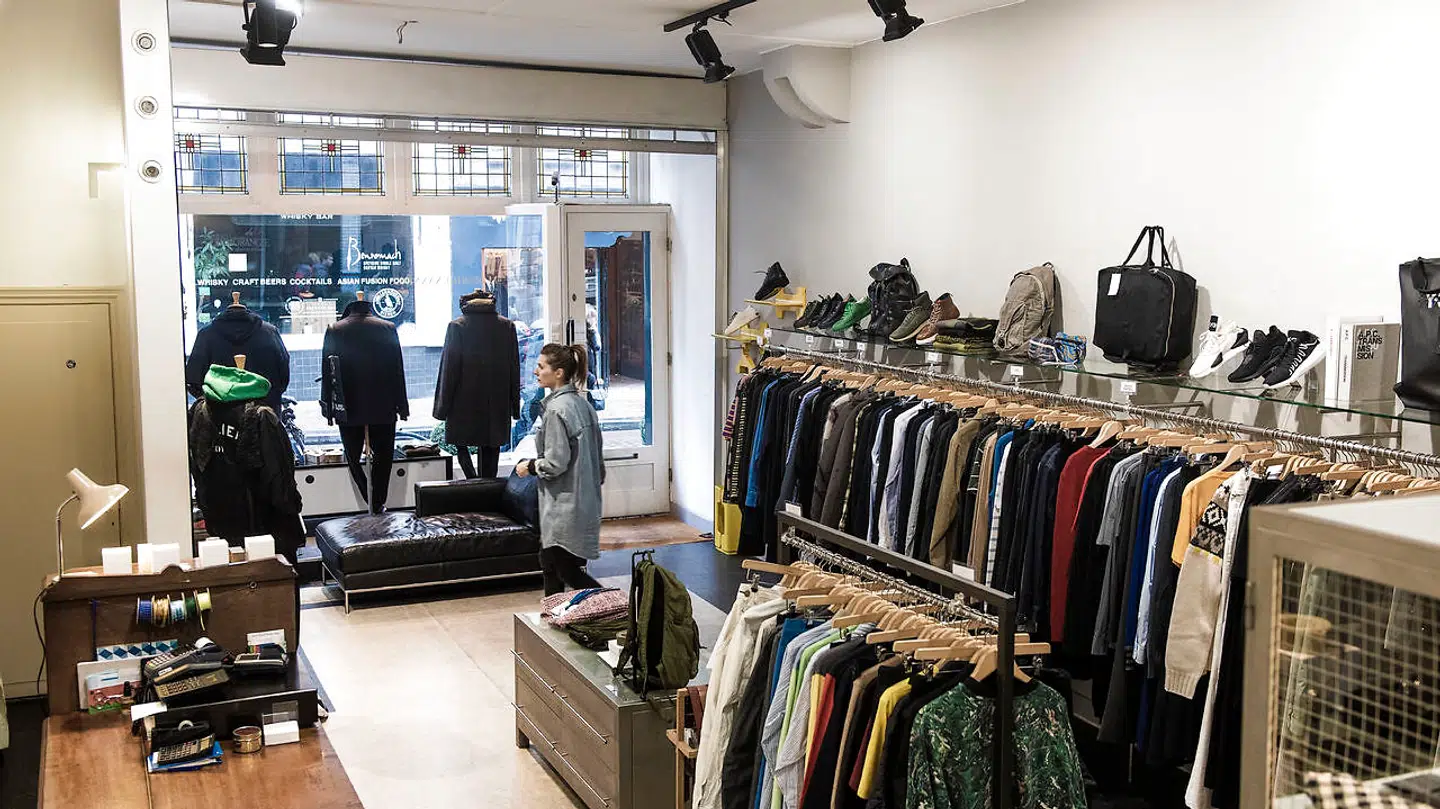 Find de små butikker væk fra hovedstrøget. Her Margriet Nannings Women's store på Prinsenstraat.