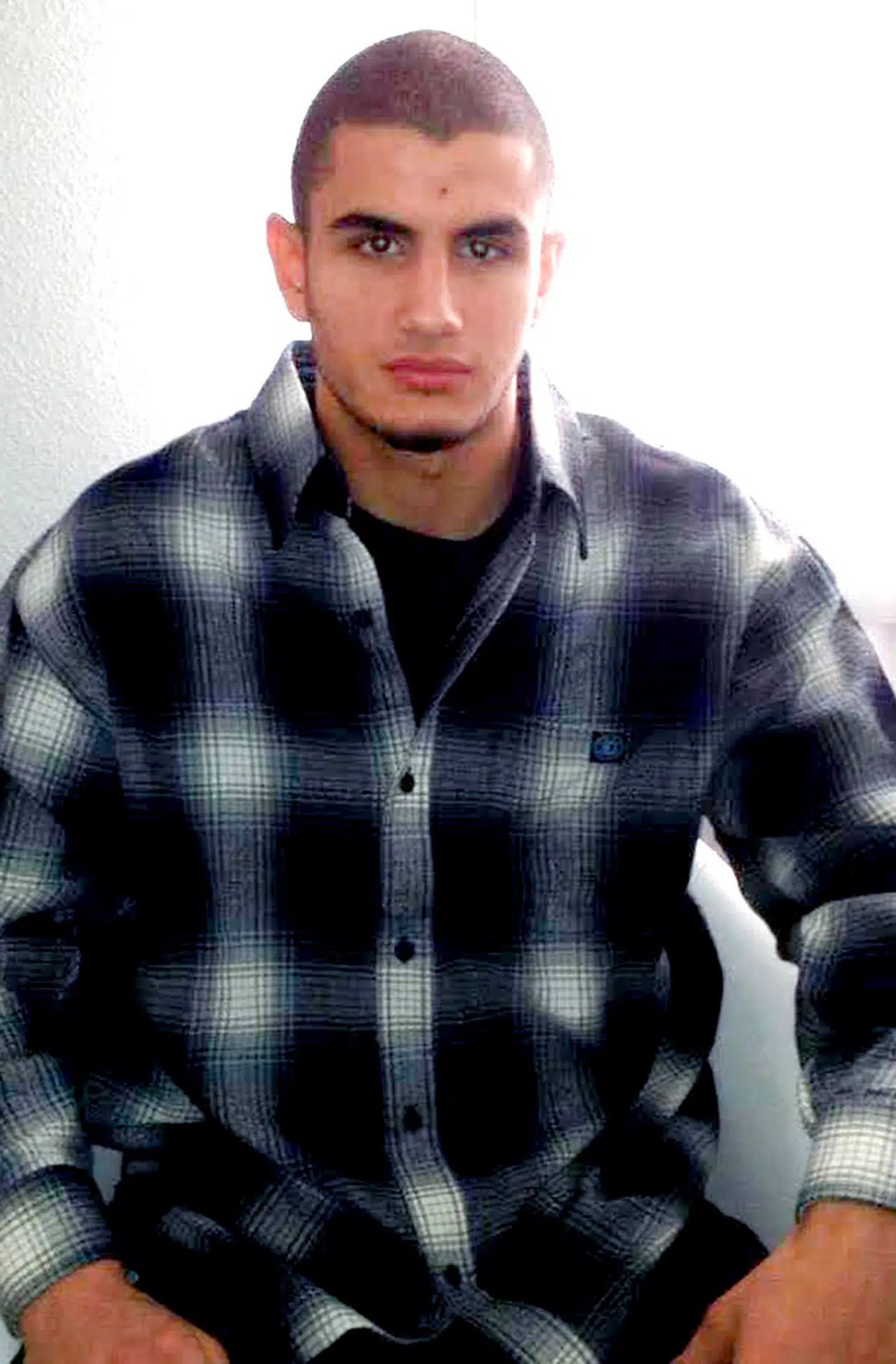 Gerningsmanden Omar El-Hussein havde været på fri fod i ca. 14 dage før terrorangrebet. Han havde siddet fængslet for et umotiveret knivoverfald i et S-tog. I løbet af fængslingen advarede Kriminalforsorgen flere gange om, at han var radikaliseret.