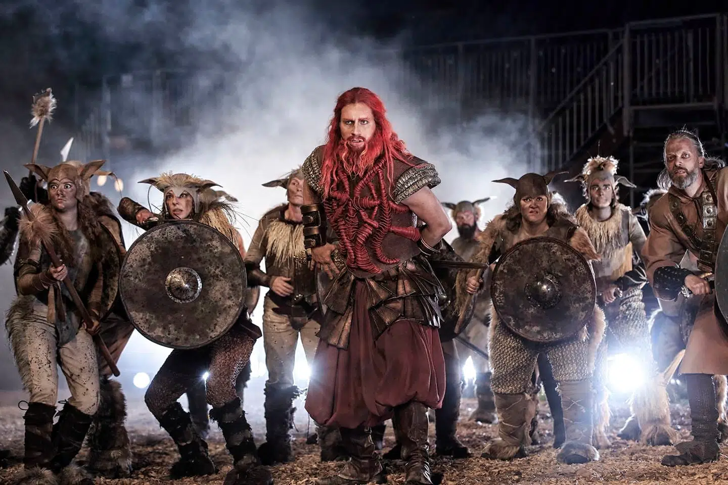 Successen med friluftsforestillingen »Røde Orm« ved Moesgaard følges nu op. Fremover skal der hvert andet år spille friluftsteater i Dyrehaven, og året efter flytter forestillingen til Aarhus.