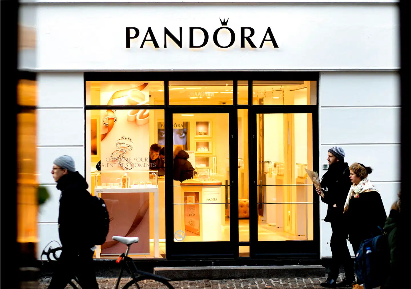 Pandoras nye topchef tiltræder efter et 2018, hvor selskabet måtte offentliggøre to nedjusteringer, se salget falde i de eksisterende butikker og se aktiekursen skrumpe til det halve. Arkivfoto: Nils Meilvang/Ritzau Scanpix