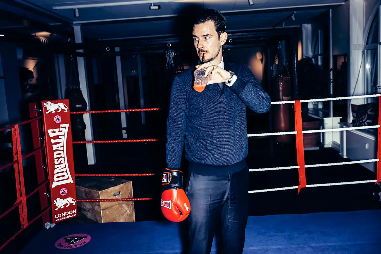 Sebastian Vestergaard på Joe & the Juice-kontoret i Østergade, hvor der er indrettet boksering, dartspil, styrketræningsrum, sauna og café. Arkivfoto: Jeppe Bøje Nielsen/Ritzau Scanpix