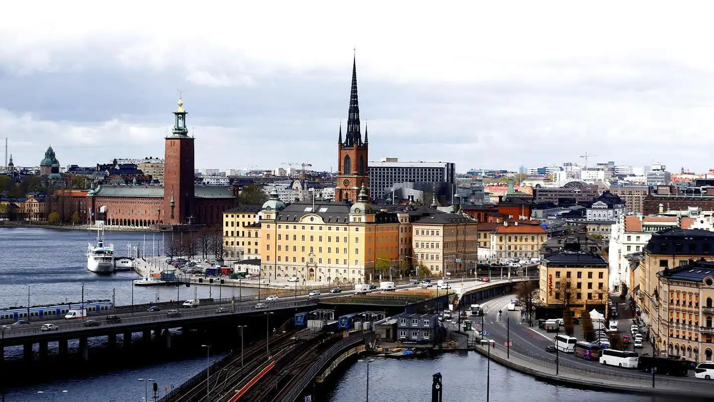 Svensk økonomi er løbet ind i den perfekte økonomiske storm og Riksbankens muligheder for at handle er yderst begrænsede. Den svenske krone er kraftigt svækket i år.