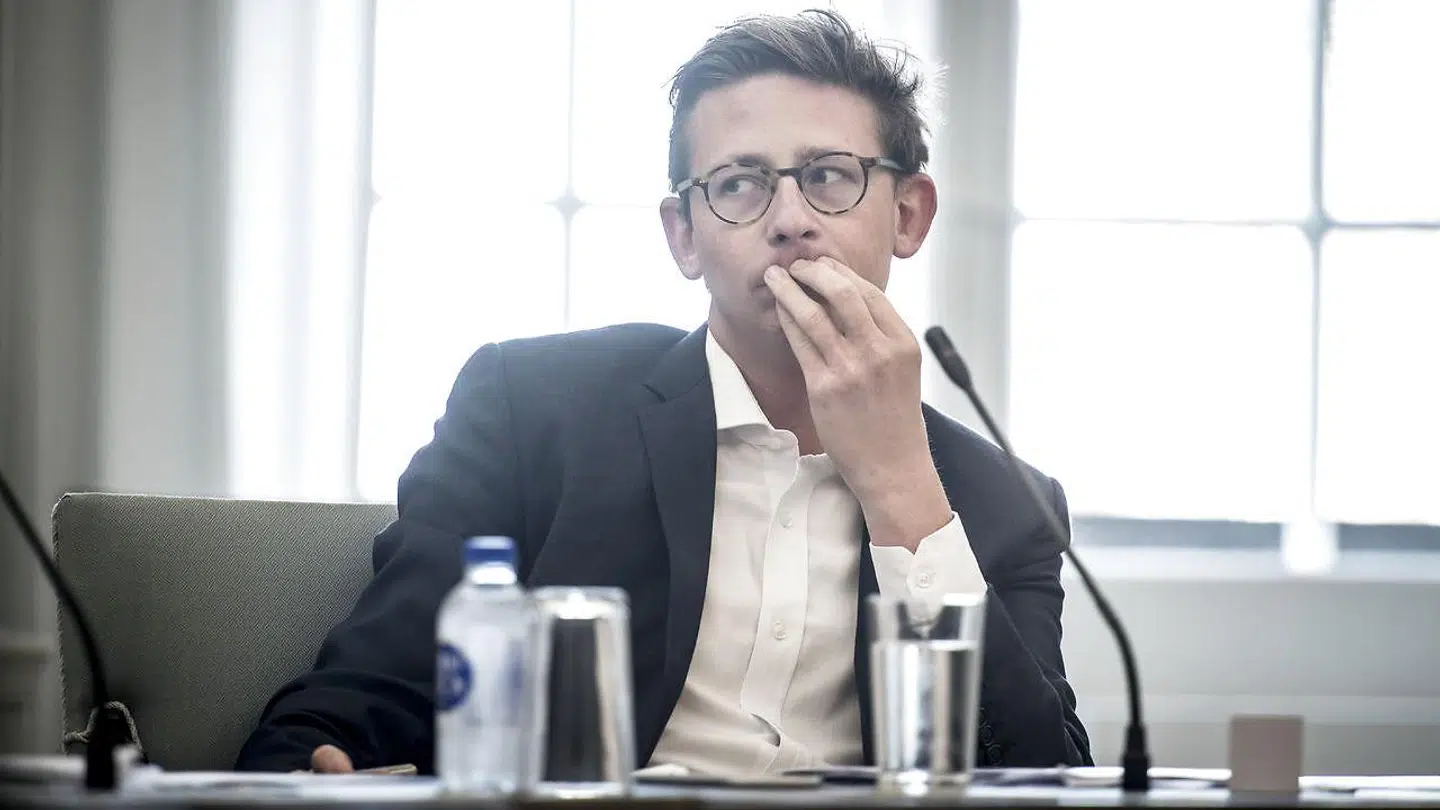 I 2021 forældes en stor del af danskernes gæld på 116 mia. kr. til staten. Hvis skatteminister Karsten Lauritzen (V) stadig sidder i ministerstolen i 2021, er han klar til at forlænge forældelsesfristen yderligere, hvis der ikke er styr på den store gæld. (Arkiv)