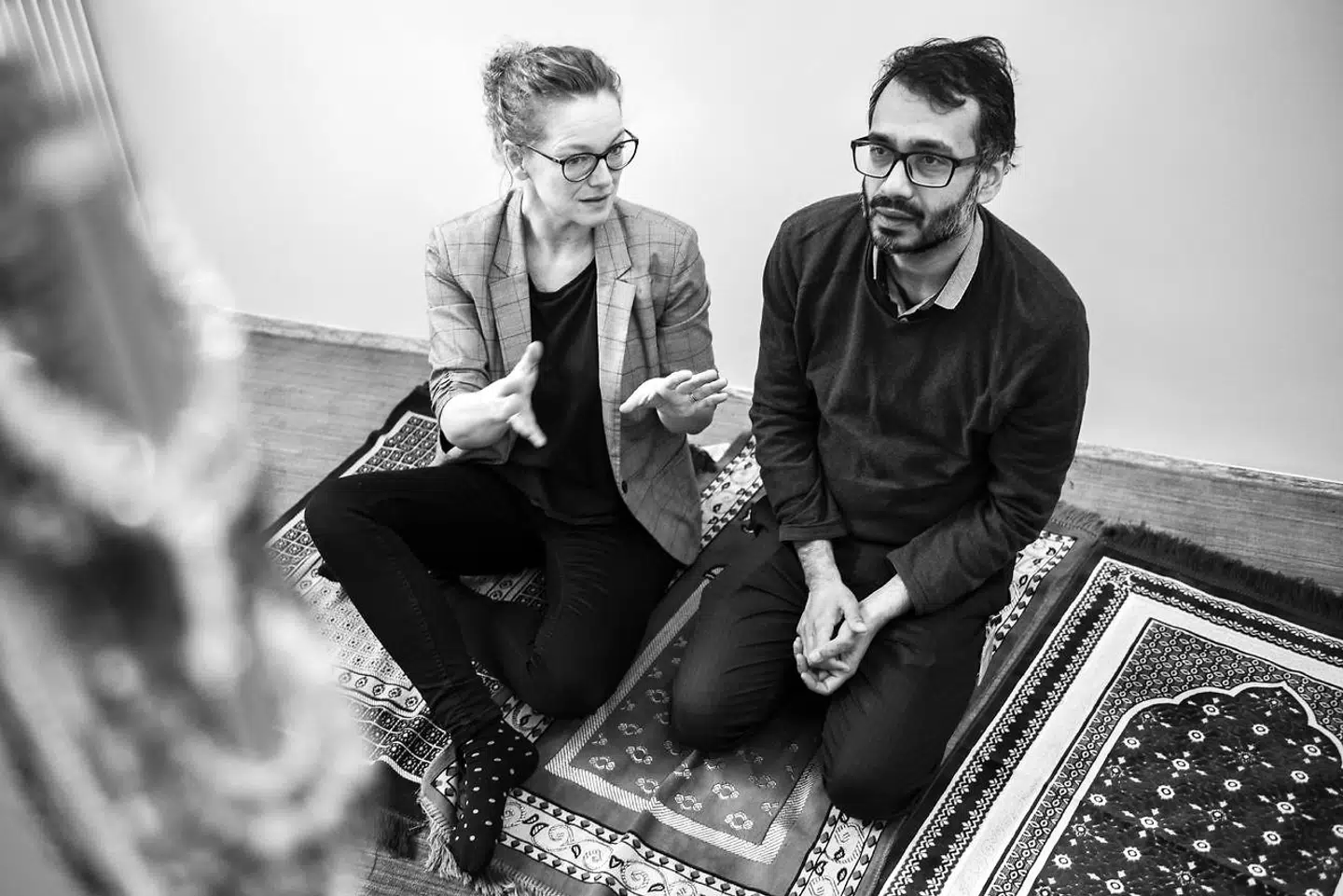 Maria Baastrup Jørgensen og Naveed Baig arbejder på Rigshospitalet som henholdsvis hospitalspræst og hospitalsimam. De møder døende patienter hver dag, men synes alligevel, at det er et af de mest livsbekræftende job, de nogensinde har haft.