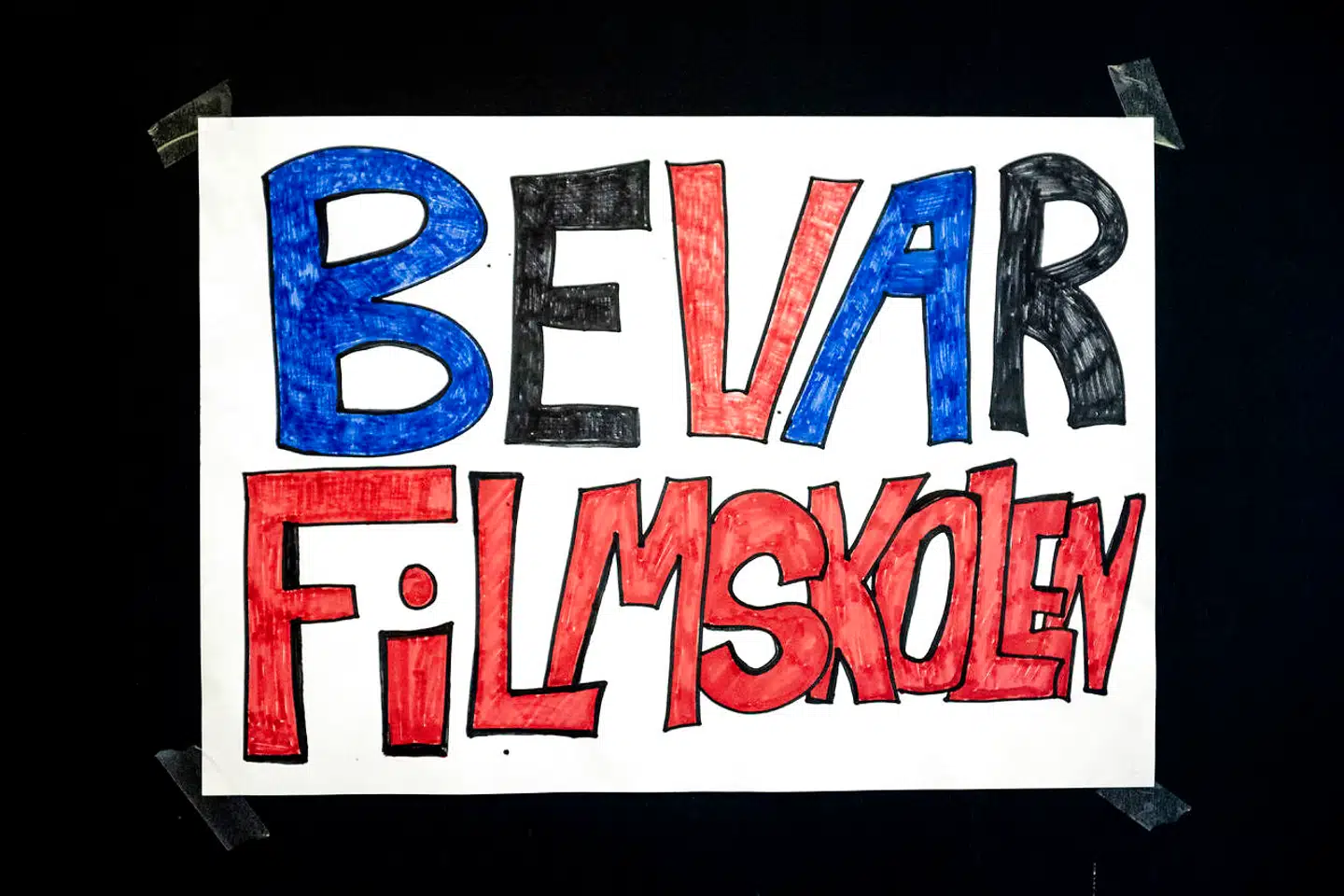 Oprøret blandt filmskolens elever rejser spørgsmålet om kunstens endegyldige formål.