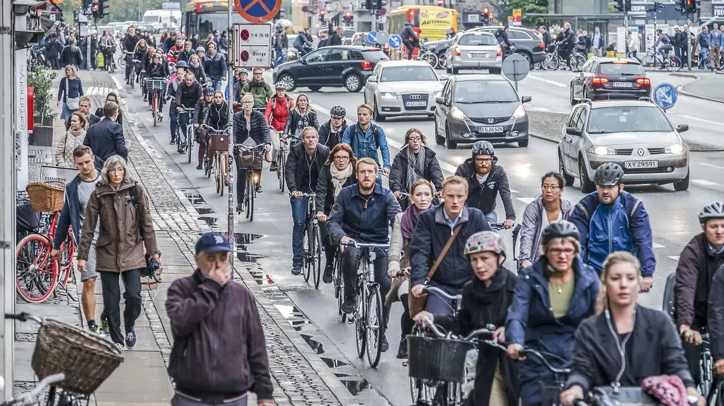 Befolkningen i Danmark vokser, men det skyldes primært, at vi lever længere og længere. Det giver en udfordring for dansk økonomi.