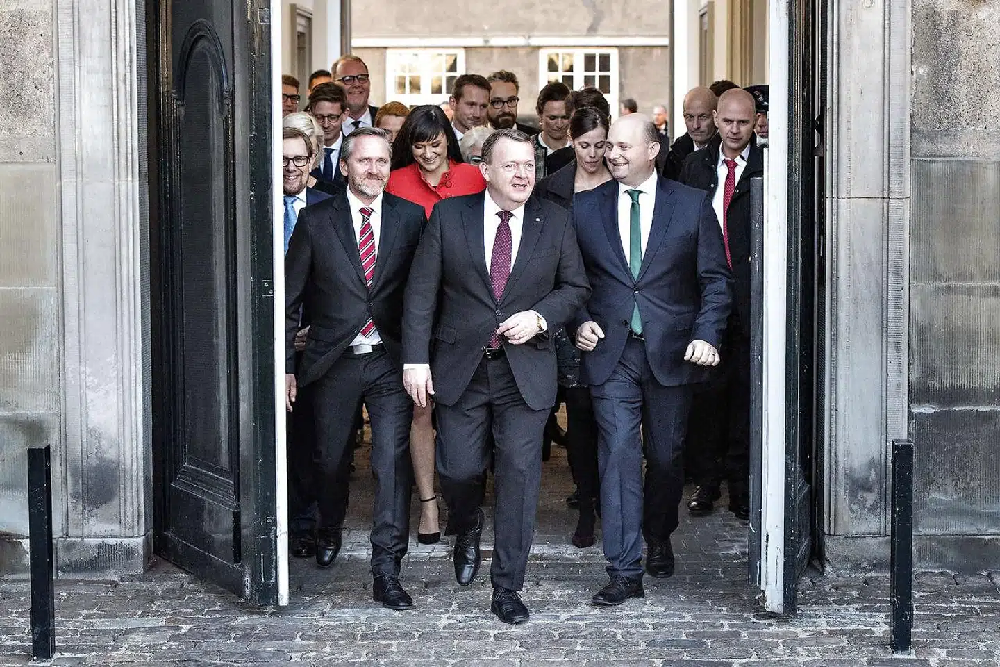 Asmus Leth Olsen: Politikallergikere kan godt se at komme i gang med at hamstre antihistamin til foråret 2019. Med både folketingsvalg, europaparlamentsvalg og Brexit i løbet af de næste måneder har man kun valget mellem at klippe ørerne af eller forsøge at forberede sig på bedste vis!