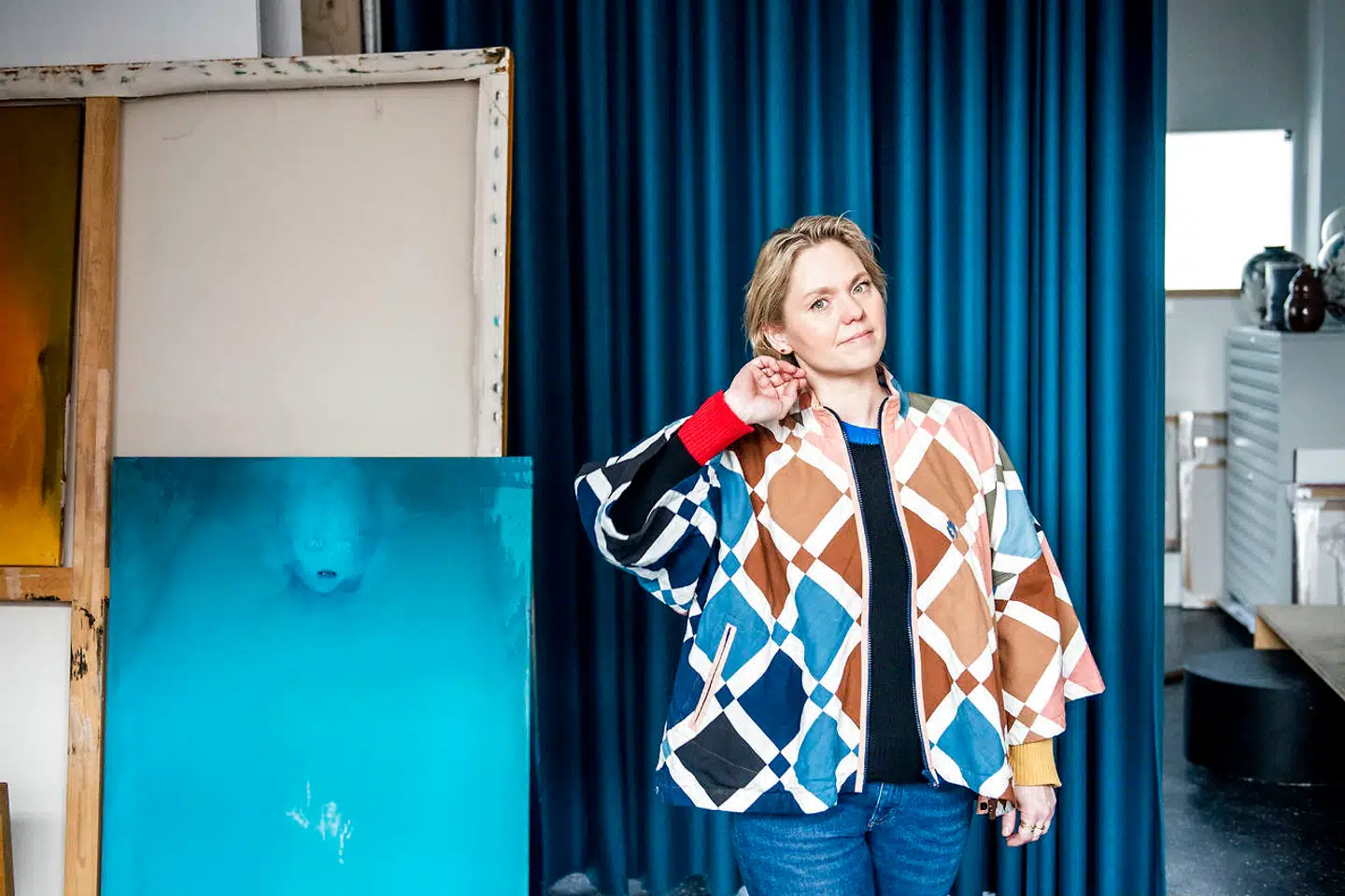 Cathrine Raben Davidsen er aktuel med udstillingen »Totem«. Den er blevet til igennem et to år langt samarbejde med Royal Copenhagen, og den kan opleves fra 8. februar i flagskibsbutikken på Amagertorv.