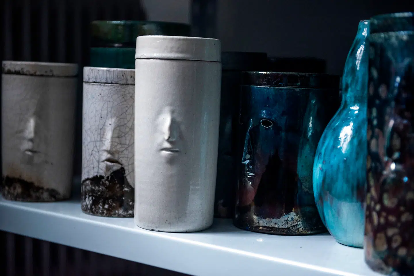 Cathrine Raben Davidsen troede kun, at hun ville skabe 30 krukker til sin udstilling - hun endte med 150.