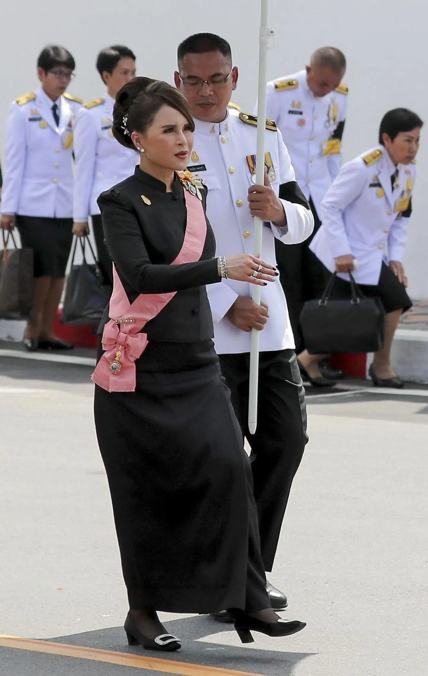 Thailands prinsesse Ubolratana under en kongelig procession i forbindelse med kong Bhumibols død.