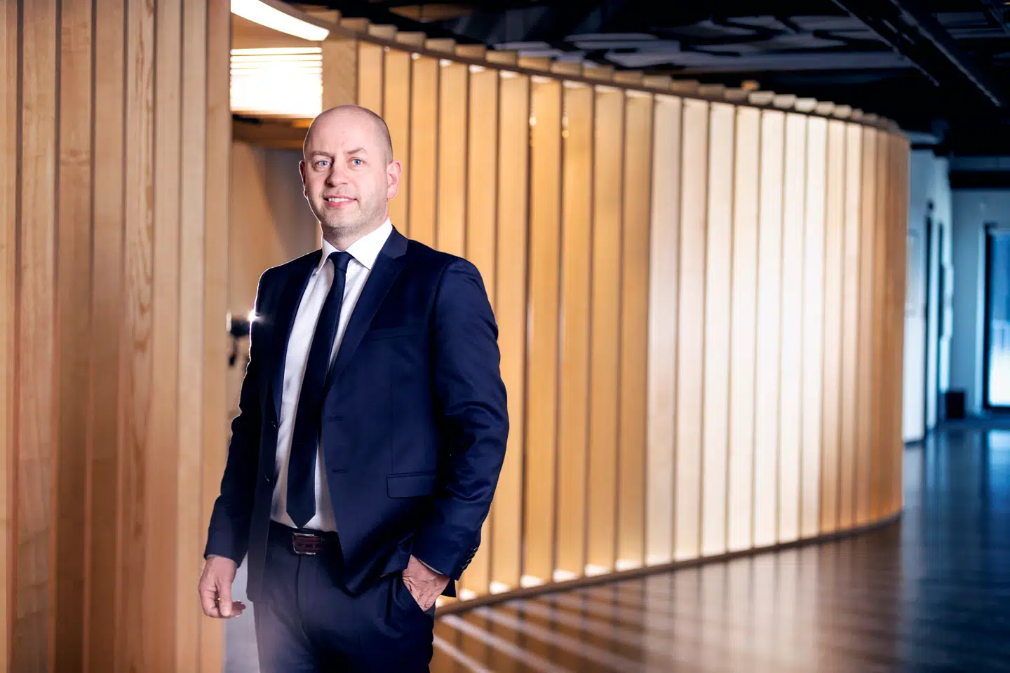 Joel undir Leitnum trådte ind i rollen som administrerende direktør i Posta i 2011. På daværende tidspunkt havde virksomheden ikke endnu ikke leveret overskud siden de 2005/6 skiftede konstruktion til et aktieselskab.