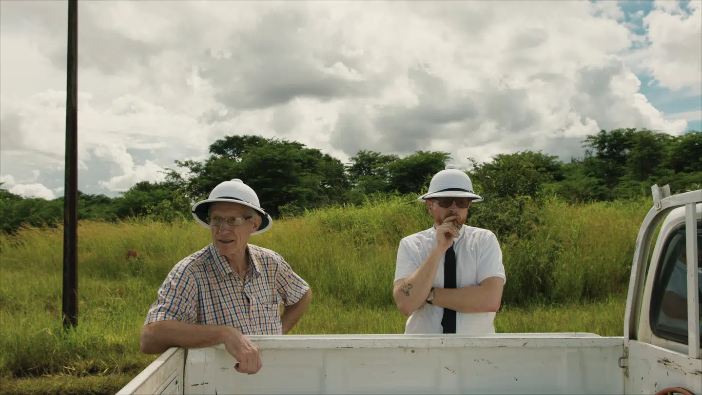 Mads Brüggers film blander autentiske filmklip, skuespillere og tegneserier, så man mister fornemmelsen af ægte og uægte, mener Bent Blüdnikow, der kalder filmen "ren manipulation"