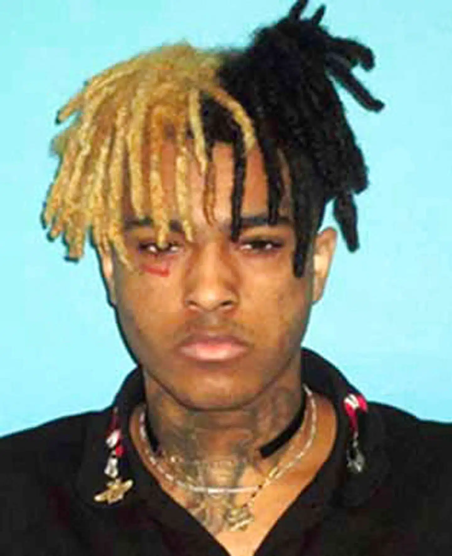 Den amerikanske rapper XXXTentacion har været sigtet for at have tæsket sin gravide kæreste. Rapperen blev skuddræbt i juni, men efter hans død afslørede lydoptagelser, at han indrømmede at have tæsket sin ekskæreste samt stukket otte mennesker ned.