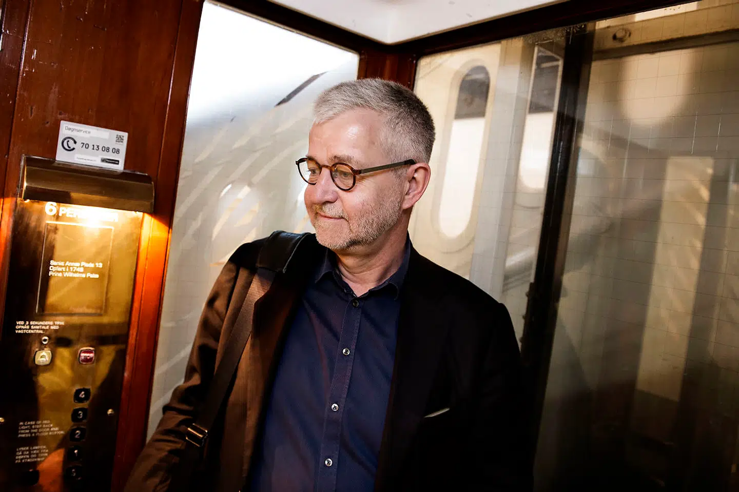 Allan Søgaard Larsen har været tavs om hele konkurrencesagen. Tidligere på ugen trak han sig fra sine bestyrelsesposter i Ambu og Løkkefonden.