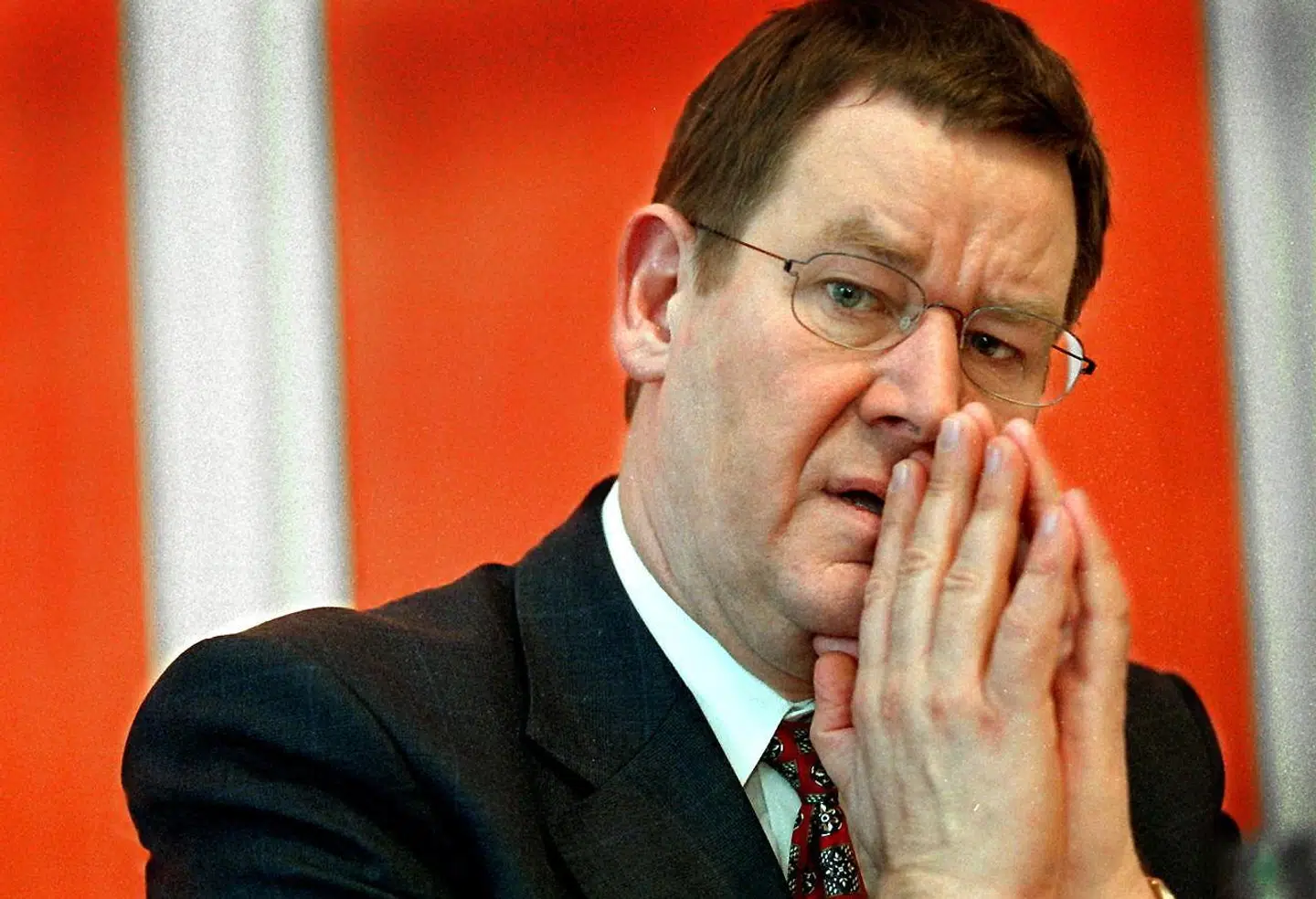 »Det er helt sikkert, at Nyrups beslutning om at gå i krig i Kosovo var mere problematisk, når man måler det i forhold til grundlaget for at gå ind i Irak,« siger professor Ole Wæver.