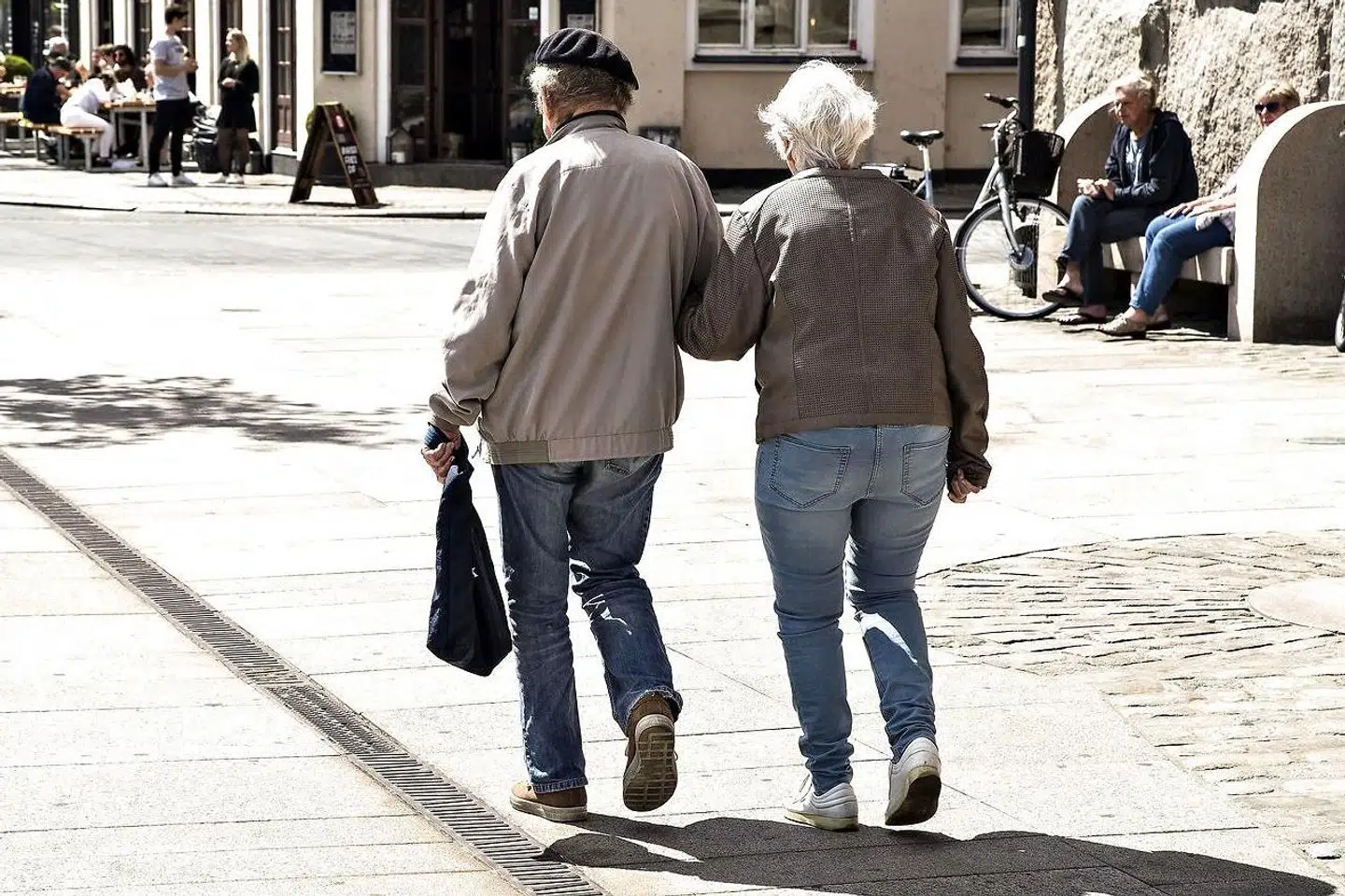 Debatten om tidligere pensionsalder for visse grupper raser: I medierne hører man den ene historie efter den anden, om folk der bliver nedslidt. Fagbevægelsen deltager ivrigt i debatten, men hvad er egentligt fagbevægelsens ansvar?