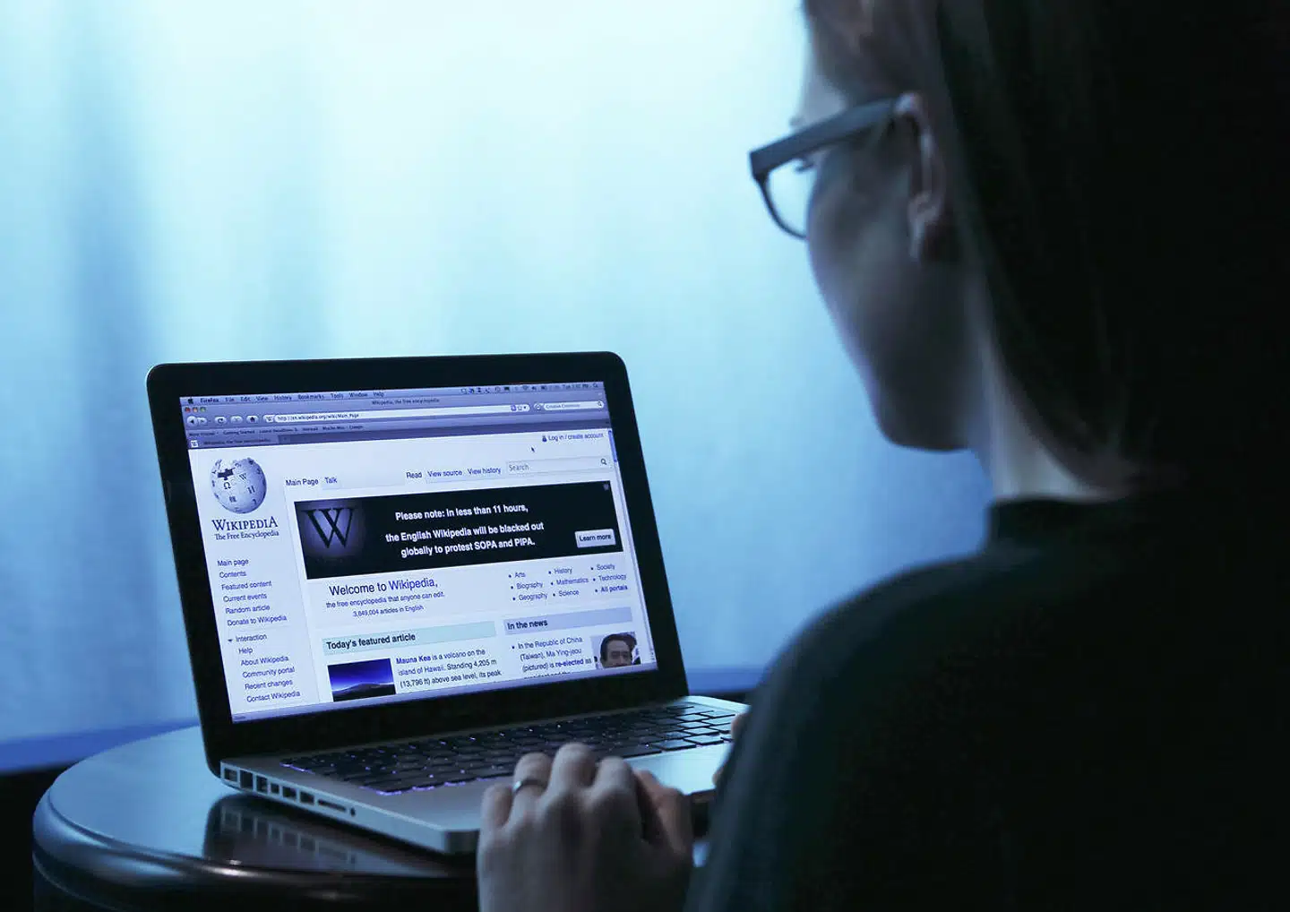 Wikipedias opslag bliver pirmært skrevet af mænd. Ny kampagne vil have flere kvinder ind på det moderne leksikon.