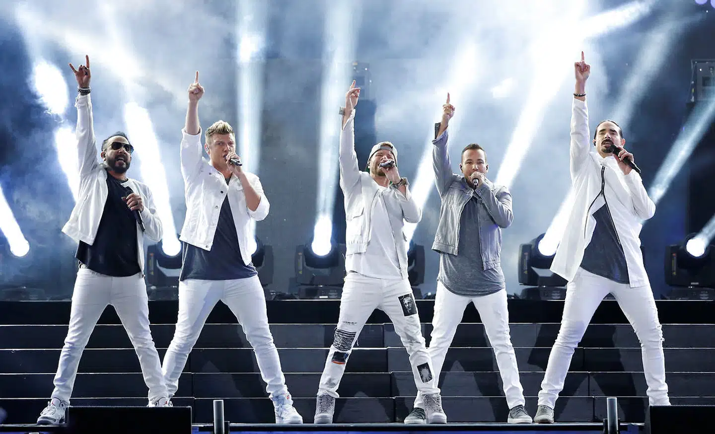 Backstreet Boys har indtaget Billboards albumhitliste med »DNA«. Det er første gang, siden år 2000, hvor de indtog førstepladsen med albummet »Black & Blue«.
