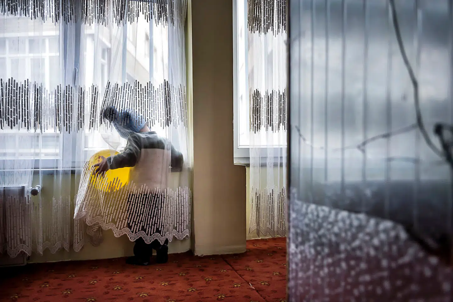 Muhammed på 2 ses i et kulturcenter for uighurer i arbejderkvarteret Zeytinburnu.Hans familie kom til Istanbul for fire år siden illegalt uden pas.