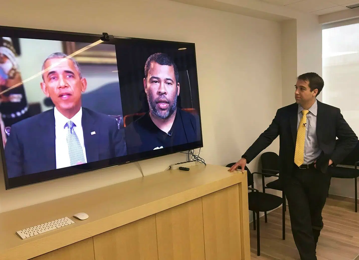 Instruktør og skuespiller Jordan Peele (til højre på skærmen) lavede med teknologiens hjælp sidste år en perfekt udgave af Barack Obama for at vise, hvor grotesk man kan bruge »deepfake« til at sende falske videoer ud, uden at det for det almindelige øje er til at afsløre.