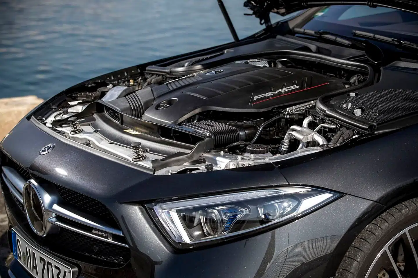 Det er første gang, at topmodellen i CLS-serien ikke får en V8-motor. Mercedes-AMG CLS 53 4Matic må tage til takke med seks cylindre på række, der dog yder 435 hk i alt.