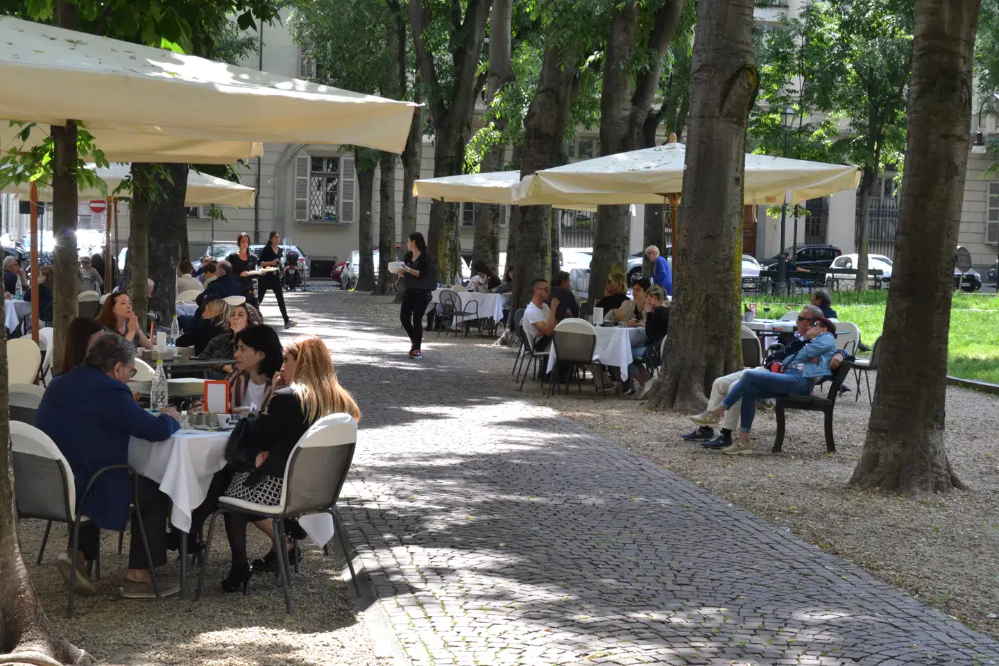 Torino er fuld af udendørs-caféer og hyggelige pladser. Her udenfor vinbaren Maggazzino 52.