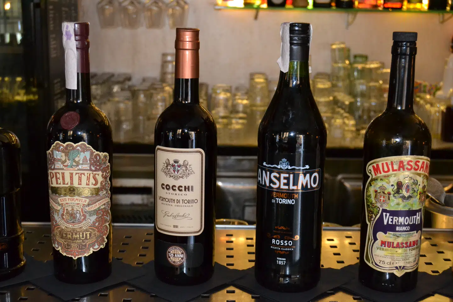 Der findes godt 40 producenter af vermouth i Torino, hvor drikken blev opfundet. Man kan smage løs på baren Affini.