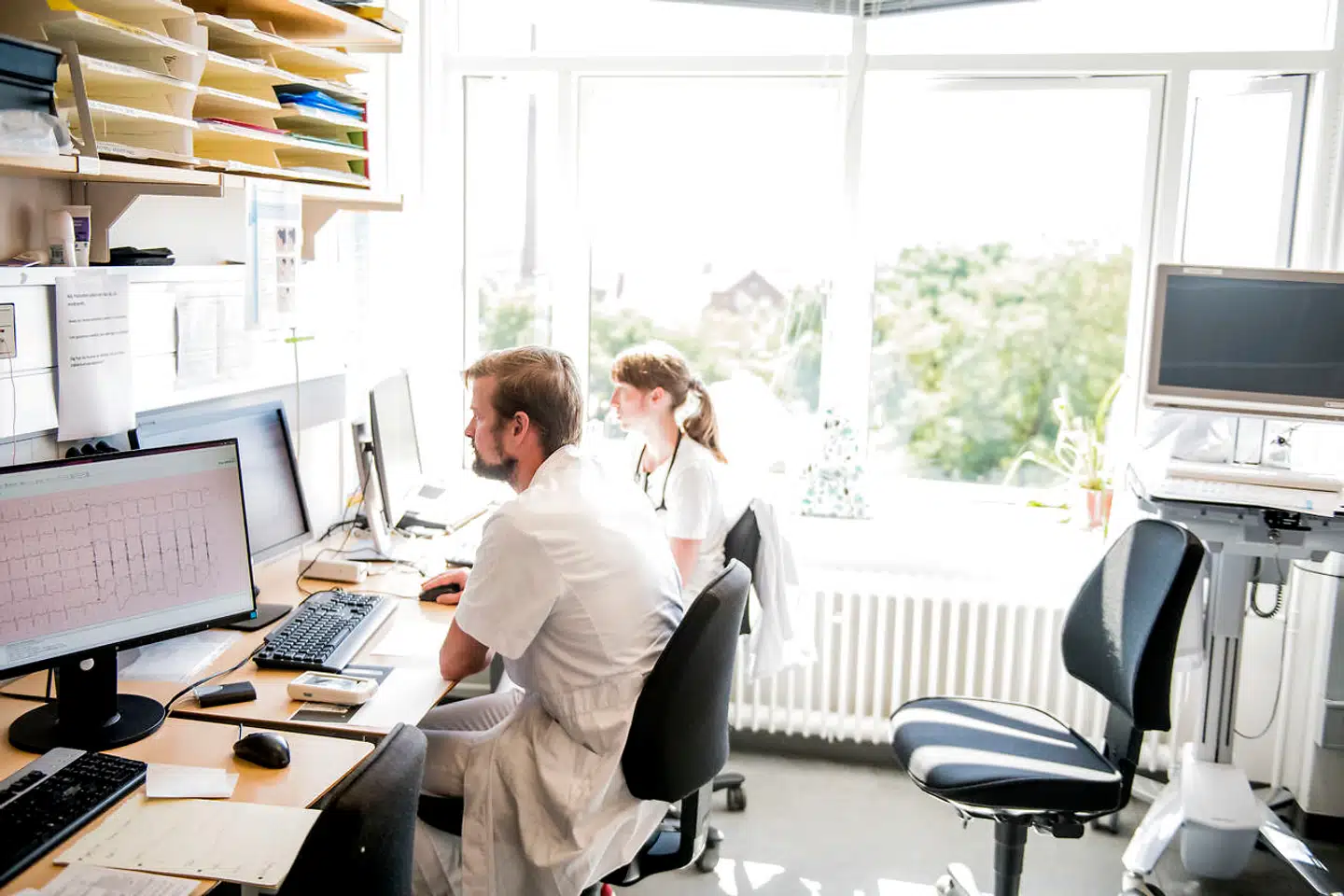 Sjællandske overlæger bruger - ifølge ny spørgeskemaundersøgelse fra Overlægeforeningen - for meget tid foran skærmen og for lidt tid på patienterne.