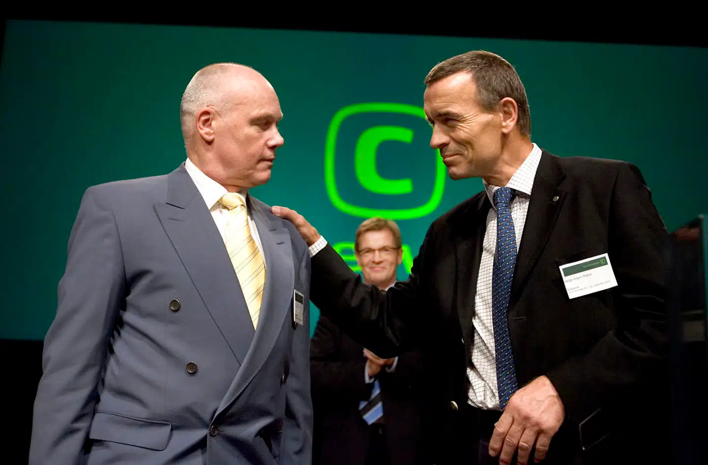 Det Konservative Landsråd i Aalborg Kongres og Kulturcenter. Her uddeles Samfundsprisen der gik til den tidligere spion Jens Ellekær, der sad i polsk fængsel. Her lykønskes prismodtageren af Helge Adam Møller.