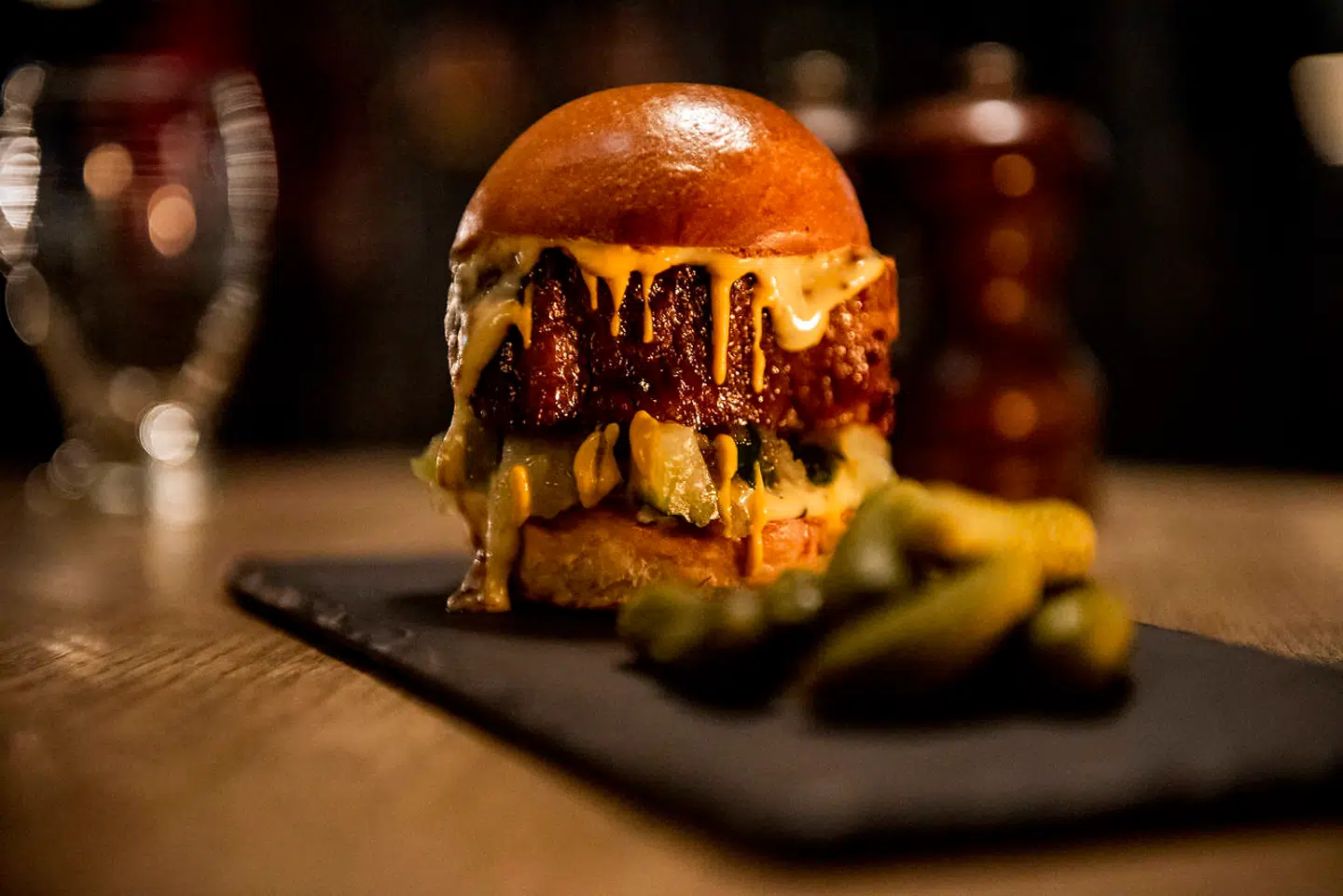 Slider med fyld af saftig durocgris og trøffelmayo.