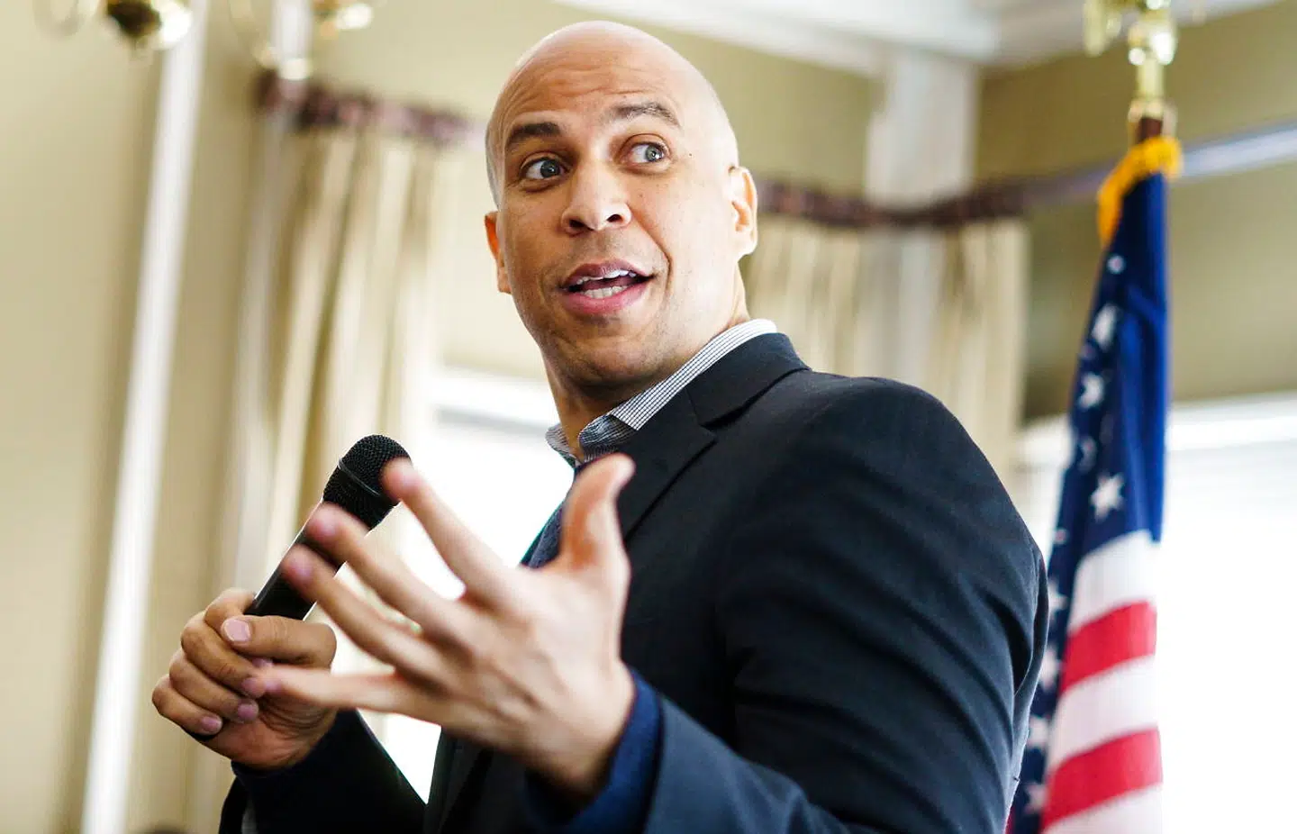 I en video annoncerer senator Cory Booker, at han stiller op til præsidentvalget i USA i 2020.