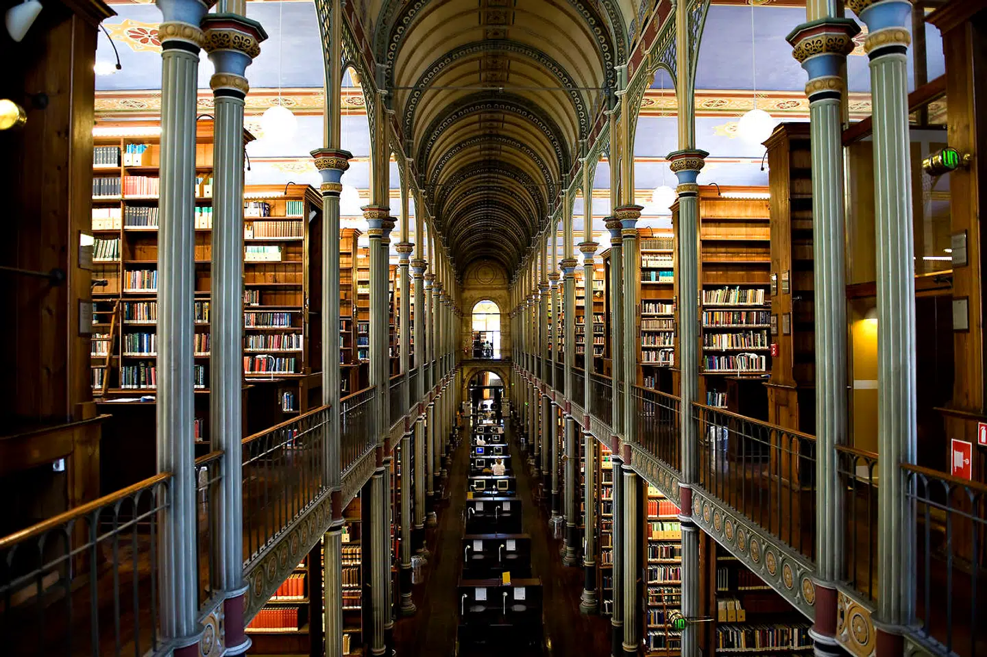 Arkivfoto. To brødre, der tidligere er dømt for terror, er fredag blevet idømt henholdsvis tre og fem års fængsel for omfattende databedrageri på 15 af landets biblioteker.