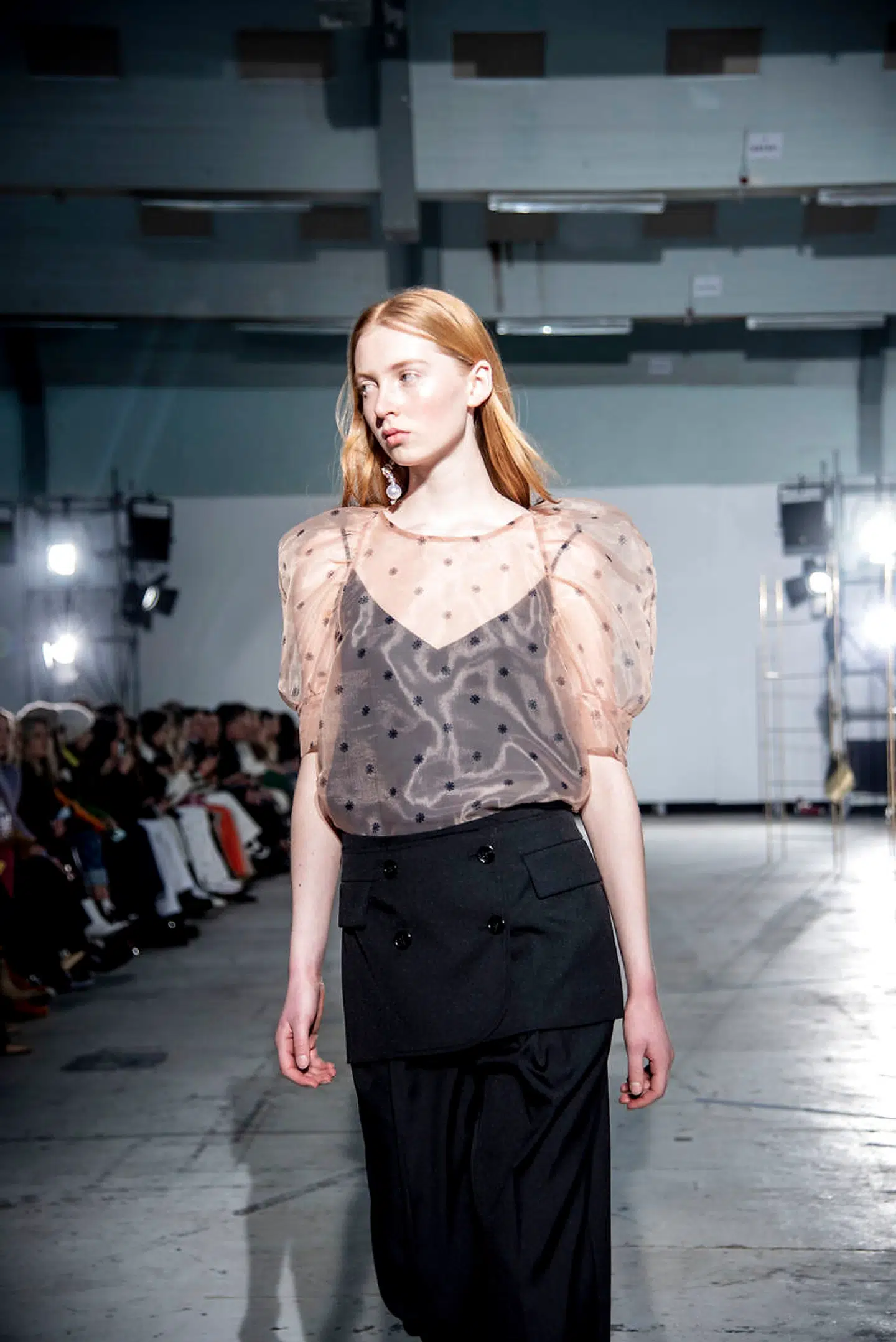 Baum und Pferdgarten har leget med tjenerbukser og gjort praktisk, chic.Copenhagen Fashion Week AW19