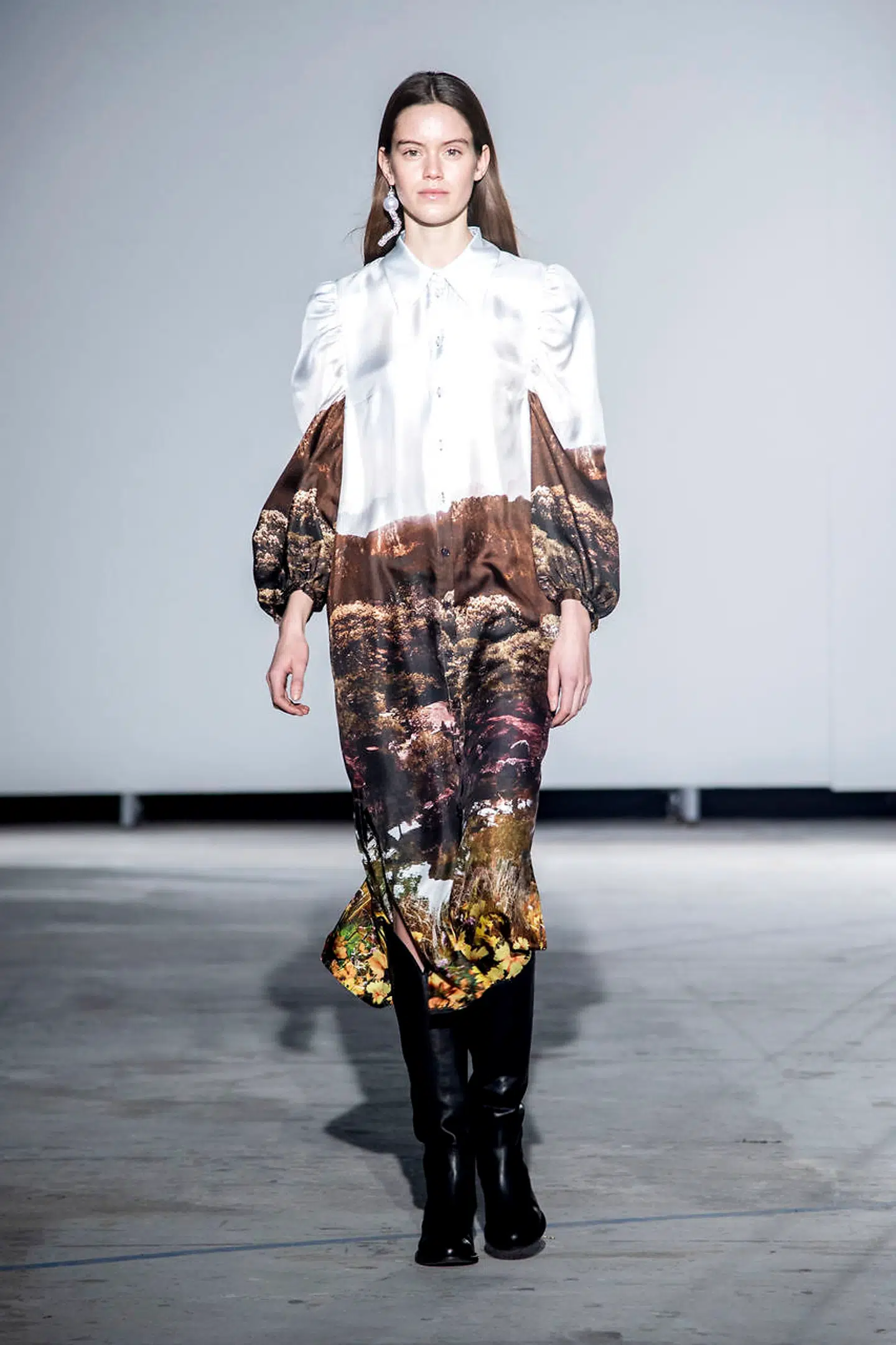 Baum und Pferdgarten har leget med silhuetterne i deres 20års jubilæumskollektion, og skabt tøjet til en hverdag med højt til loftet. Copenhagen Fashion Week AW19.