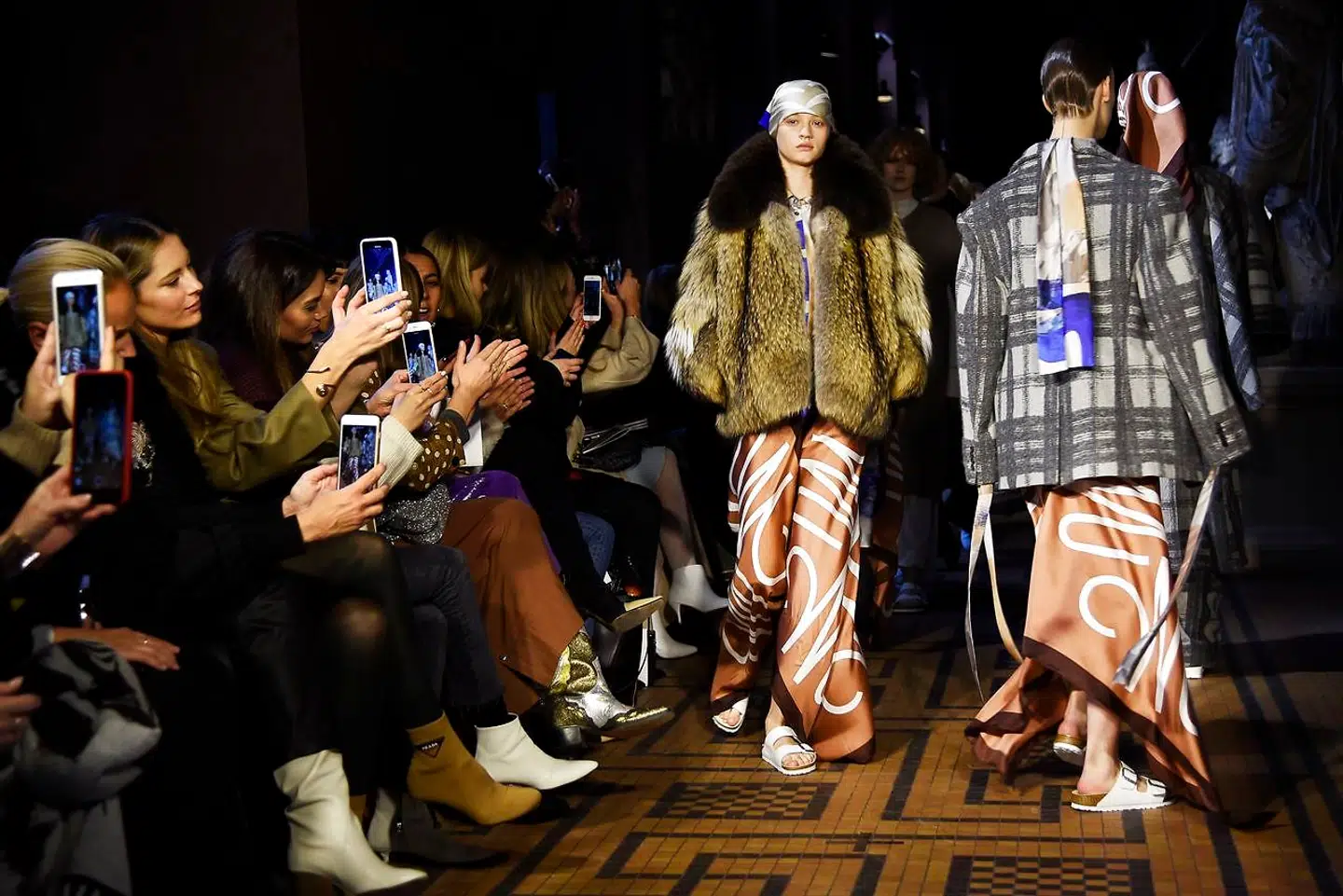 Mark Tan har samarbejdet med Pernille Utzon og Saga Furs om efterårets kollektion – og det kom der blandt andet en varm og vidunderlig pelsjakke ud af.