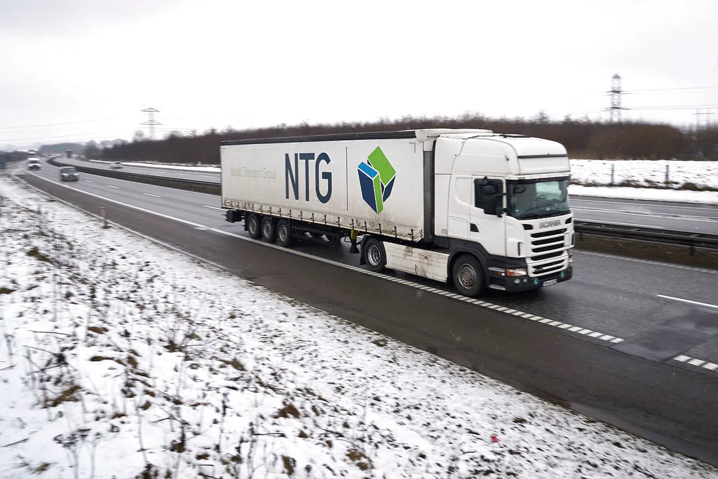 NTG er i de senere år vokset fra flere af de største konkurrenter som Scan Global Logistics og Frode Laursen. Her er en lastbil fra NTG på motorvej E45 ved Aarhus.