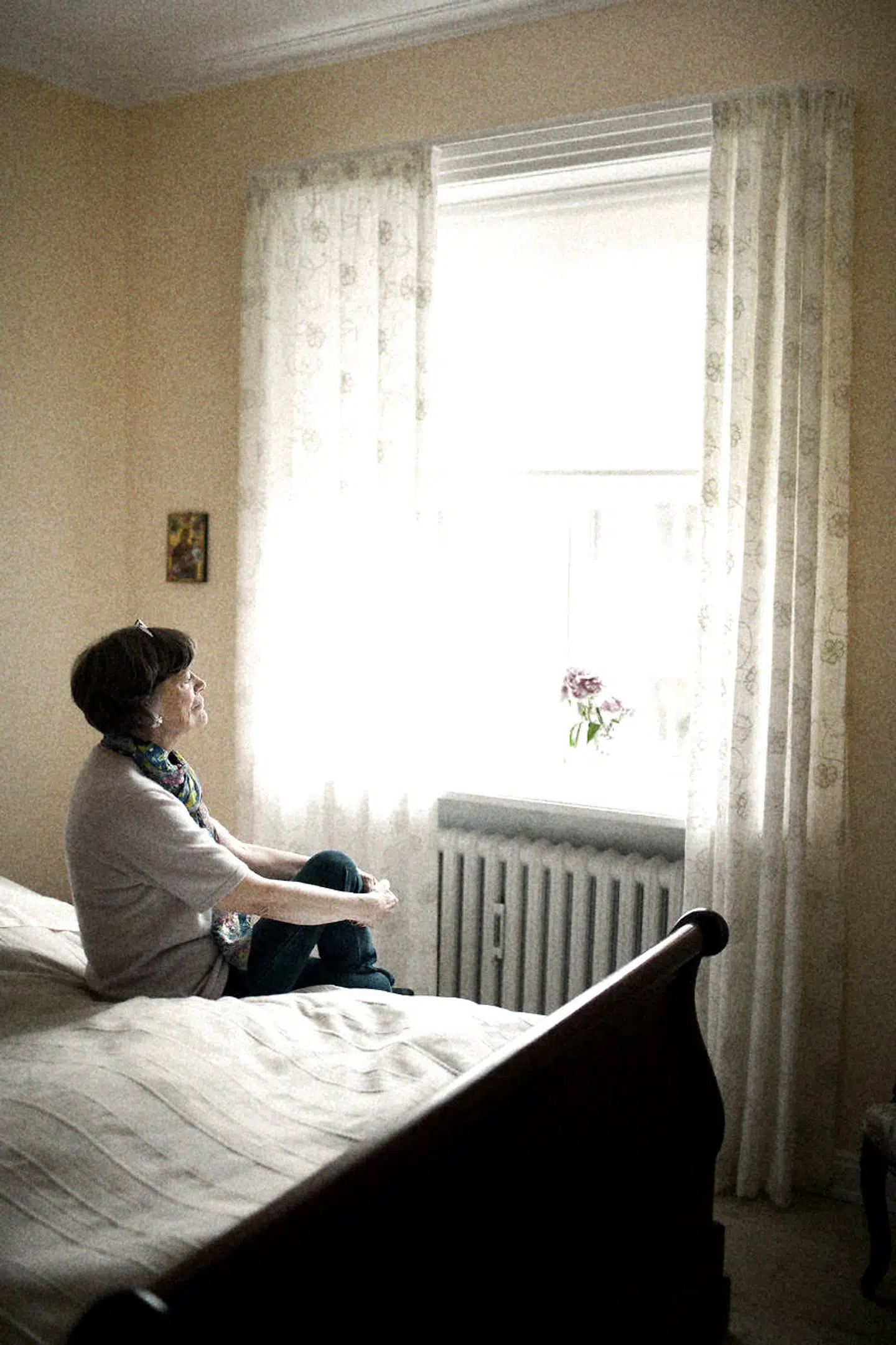 Jane Aamunds navn er folkeeje i Danmark. Hendes humoristiske, rørende og medlevende beretninger om Danmark og danskere i forskellige afskygninger, har henrykket flere hundredetusinde læsere i årenes løb. Siden hendes debut i 1977 har hun været en af Danmarks mest succesfulde forfattere med en lang række bestsellere på samvittigheden.