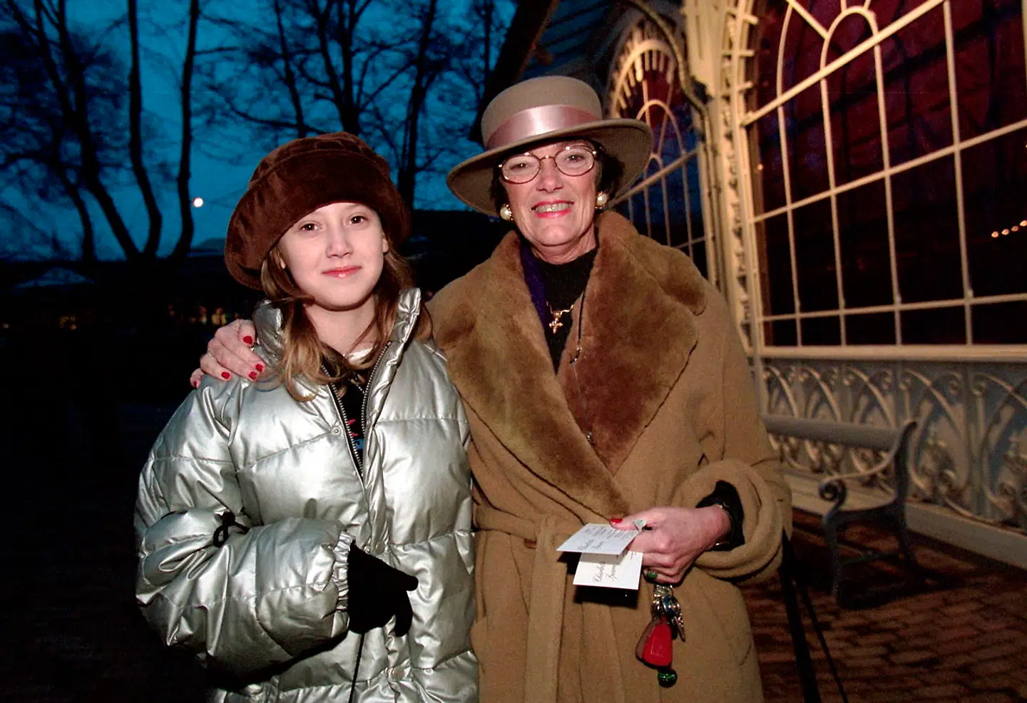 Forfatteren Jane Aamund med barnebarnet Therese.I en årrække arbejdede Aamund også inden for modebranchen. I 1973 tiltrådte hun som PR-chef i Birger Christensens Pelsfirma.