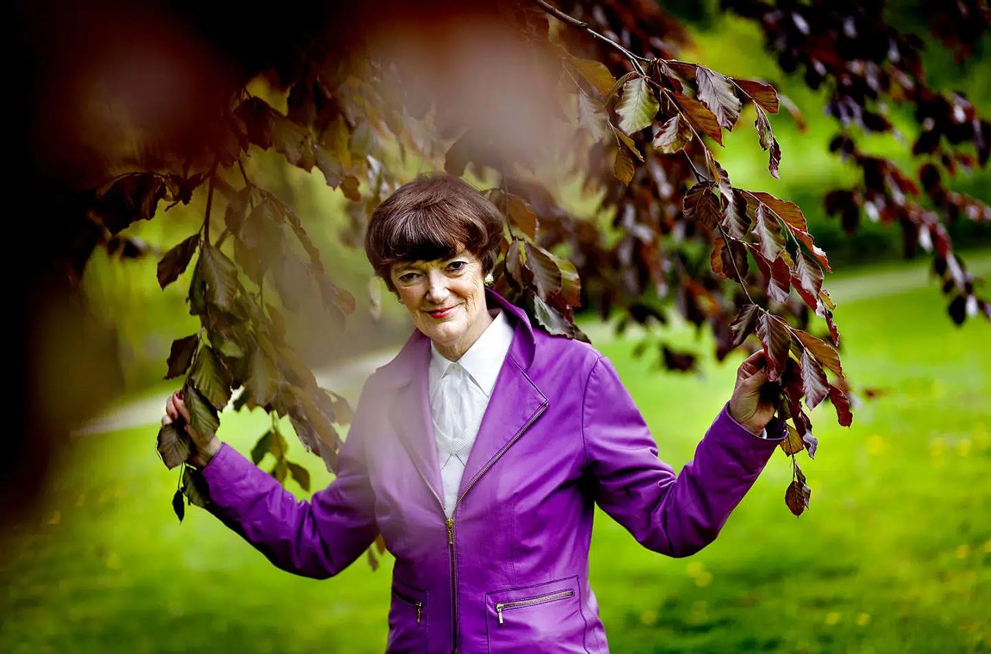 Hendes debutroman »Bag damen stod en Christian« udkom i 1977.