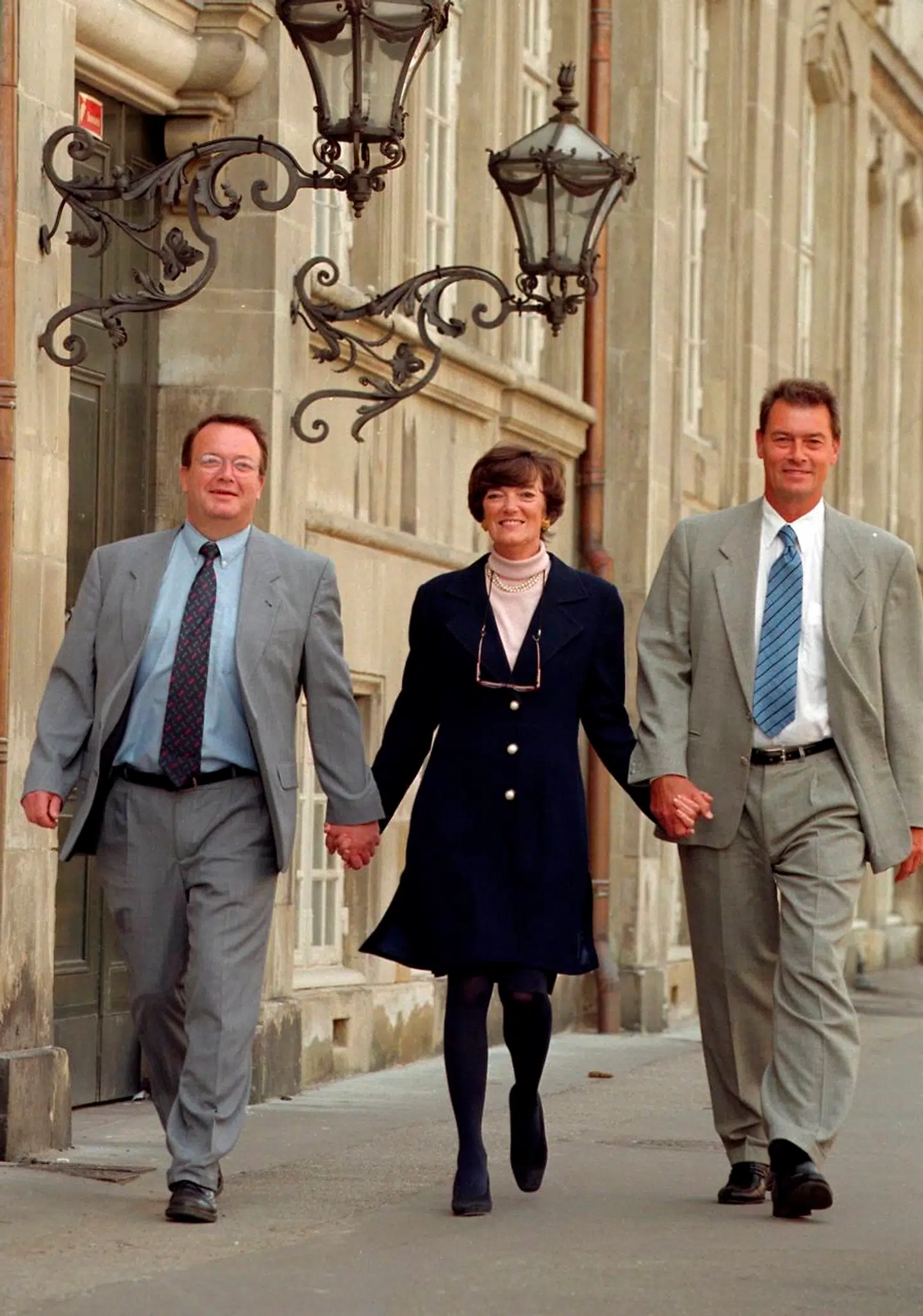 Jane Aamund sammen med sine to brødre, Asger Aamund og Bjarke Aamund.