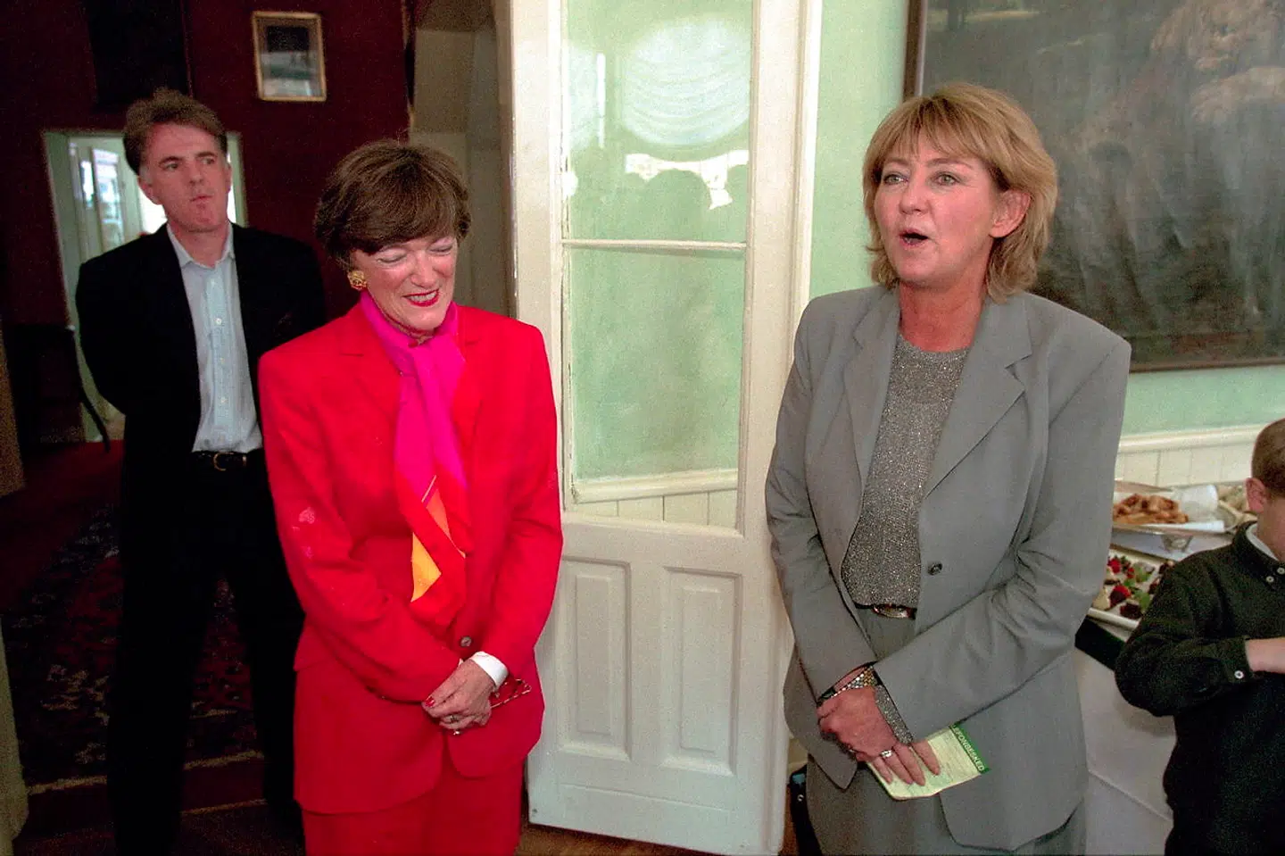 På billedet ses Jane Aamund sammen med journalist Karen Thisted, som var med til at redigere hendes bog »Du skal ikke lade dig nøje«, der udkom i 1999.