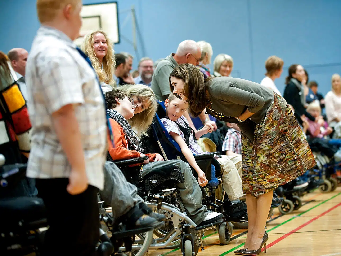 Geelsgårdsskolen i Virum, der denne dag havde besøg af kronprinsesse Mary, drives af Region Hovedstaden, men er en af de 60 specialskoler og institutioner, som regeringen ifølge udspillet til en sundhedsreform, nu ønsker at overdrage til en kommune, når regionerne i deres nuværende form nedlægges.