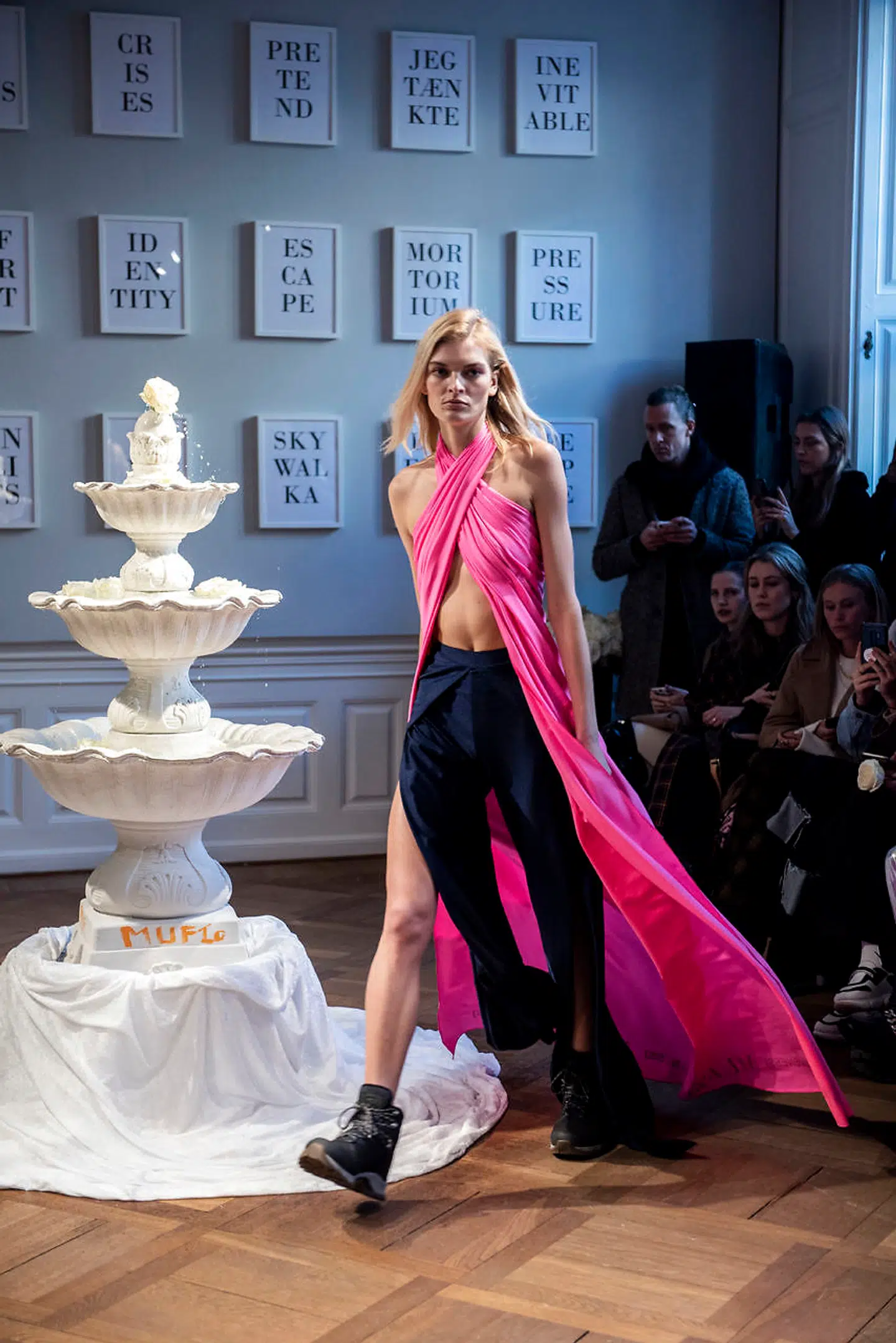 MUF10s version af en superheltekappe til gadens heltinder.