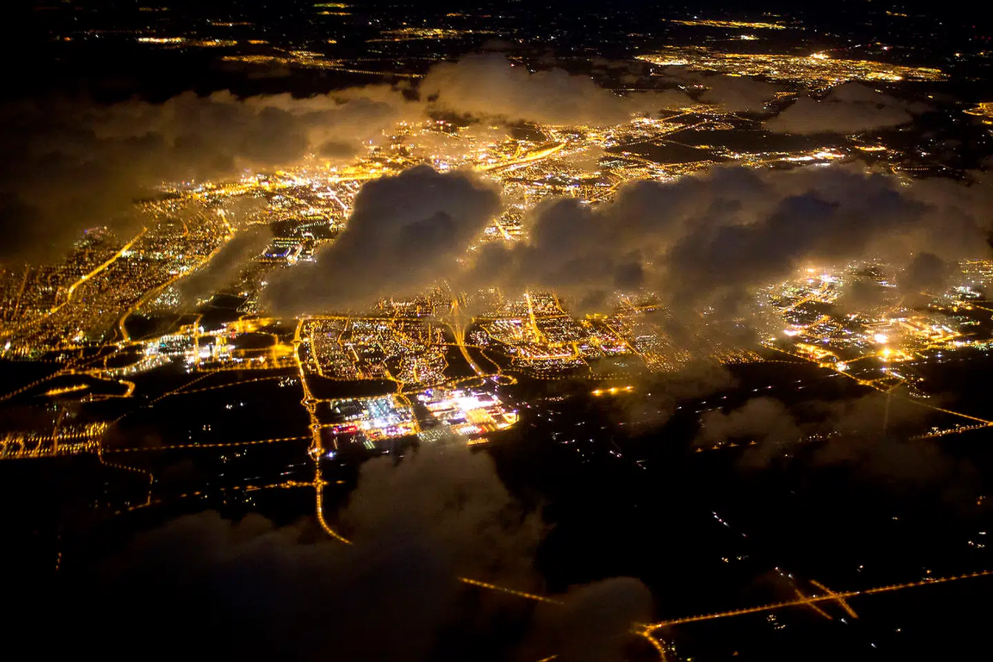 Salget af 19.000 kilometer kabler og én million elkunder i københavnsområdet, Nordsjælland og dele af Midtsjælland endte med at blive et højpolitisk drama.