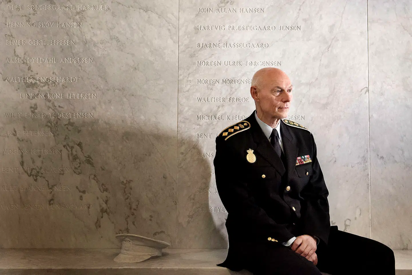 I december 2016 blev politibetjenten Jesper Jul dræbt af et skud i hovedet. Efterfølgende opførte Rigspolitiet en mindevæg med navnene på alle, der er døde i tjenesten siden Anden Verdenskrig.