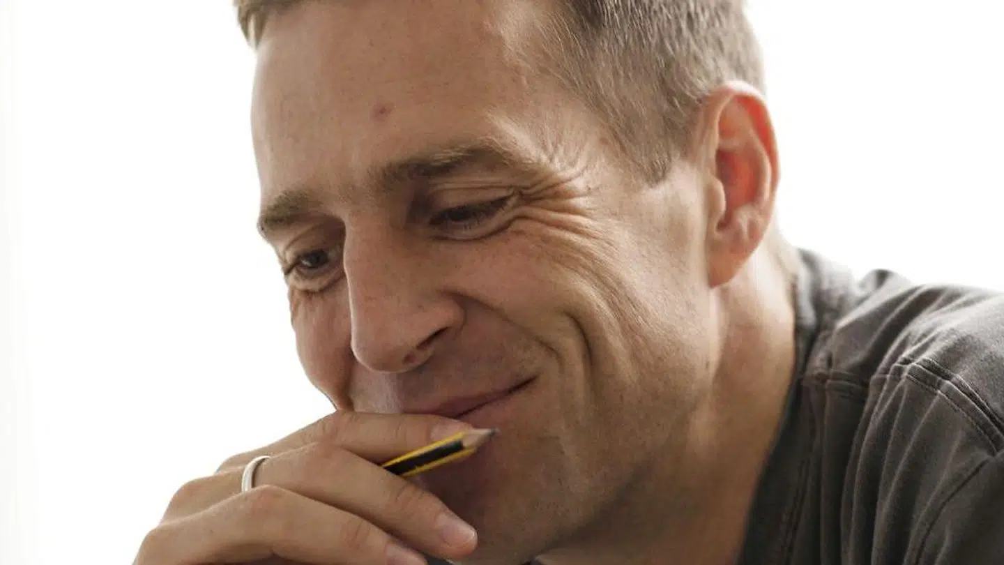 I »The Hills« er radikale Matias Faldbakken kun radikal i den forstand, at han er radikalt stillestående. Foto: Ivar Kvaal/Forlaget Oktober