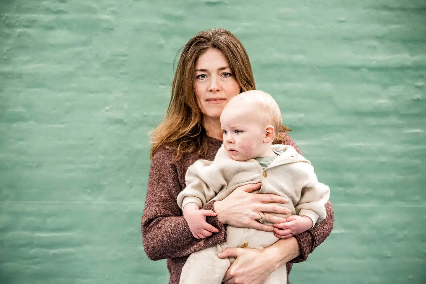 Karen Leth går meget op i, hvad hendes 15 måneder gamle søn Benjamin udsættes for af hormonforstyrrende stoffer. Hun er nervøs for, at stofferne kan påvirke hans forplantningsevne og risiko for at udvikle kræft senere i livet.