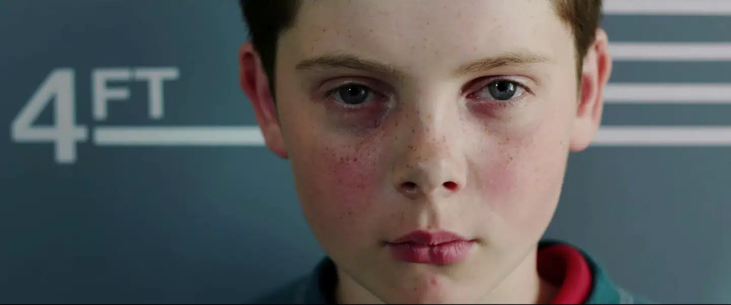 Den Oscar-nominerende kortfilm »Detainment« om de to tiårige drenge, der i 1993 myrdede en toårig dreng i England vækker debat. Familien til den myrdede James Bulger har sat sig imod både filmen og Oscar-nomineringen, men offentlighedens interesse vejer tungt.